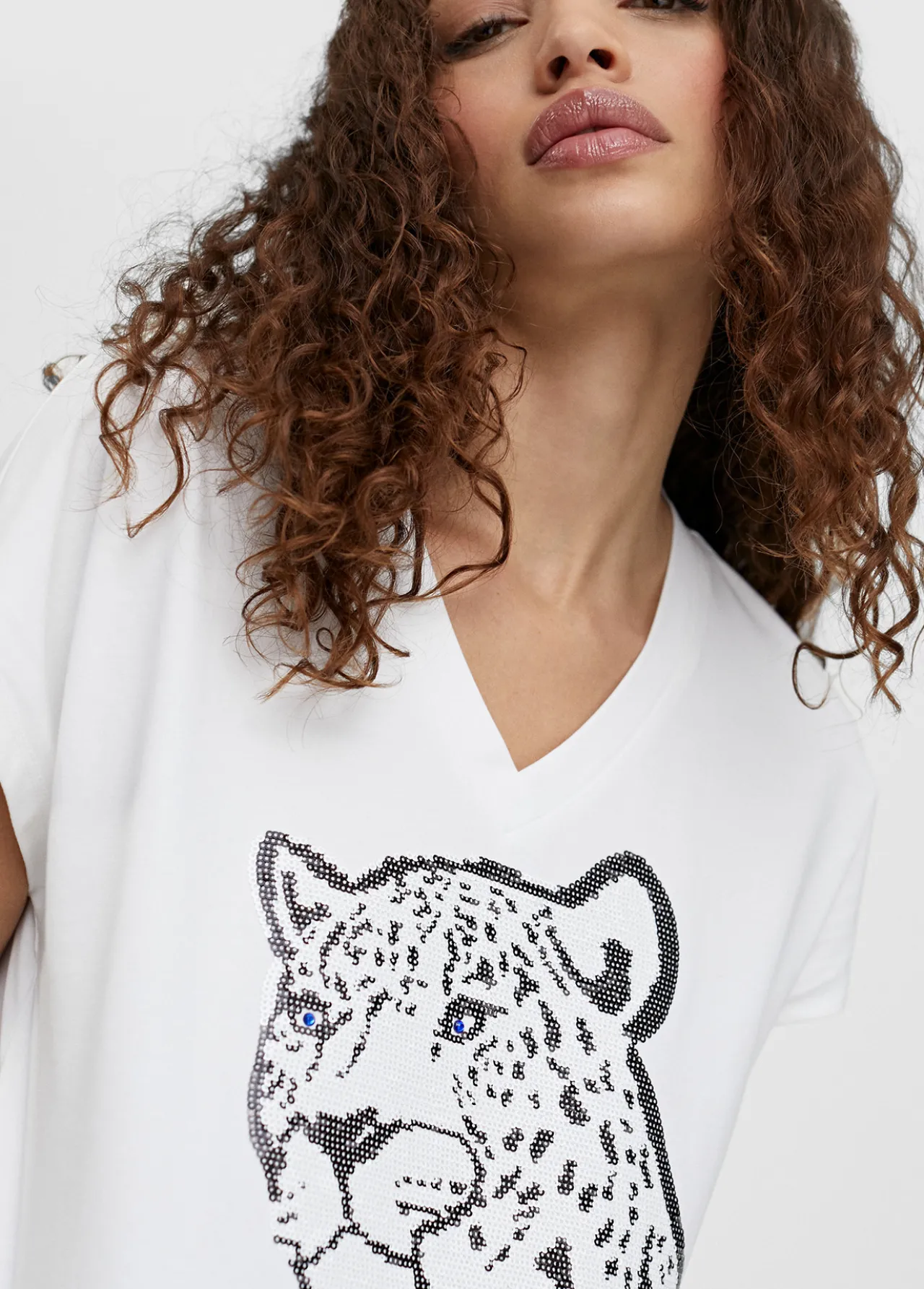 camiseta_posicionado_trigre_1.webp Lola Casademunt Camisetas Y Tops<Camiseta posicionado trigre BLANCO