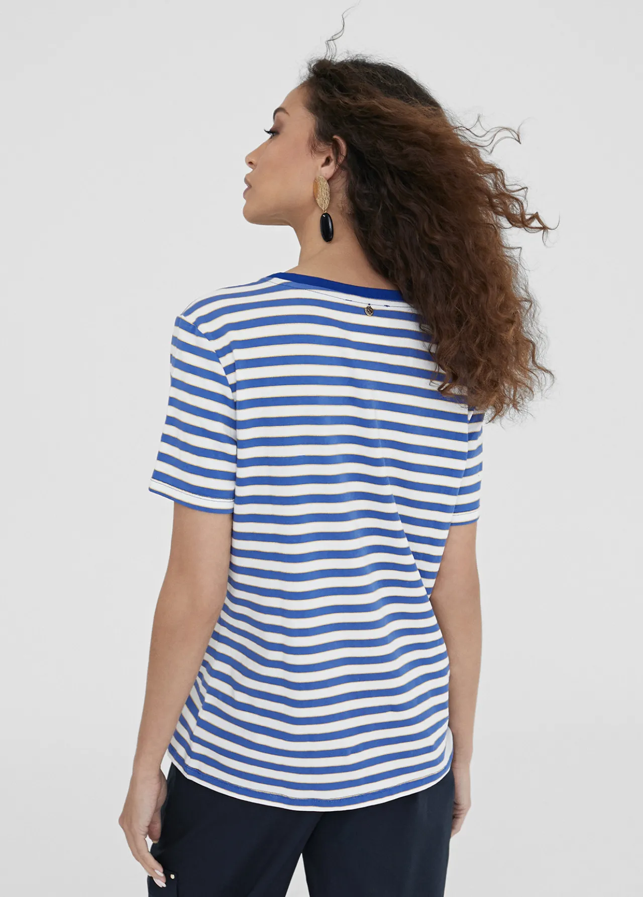 camiseta_rayas_posicionado_lc_4.webp Lola Casademunt Camisetas Y Tops<Camiseta rayas posicionado LC AZUL-BLANCO