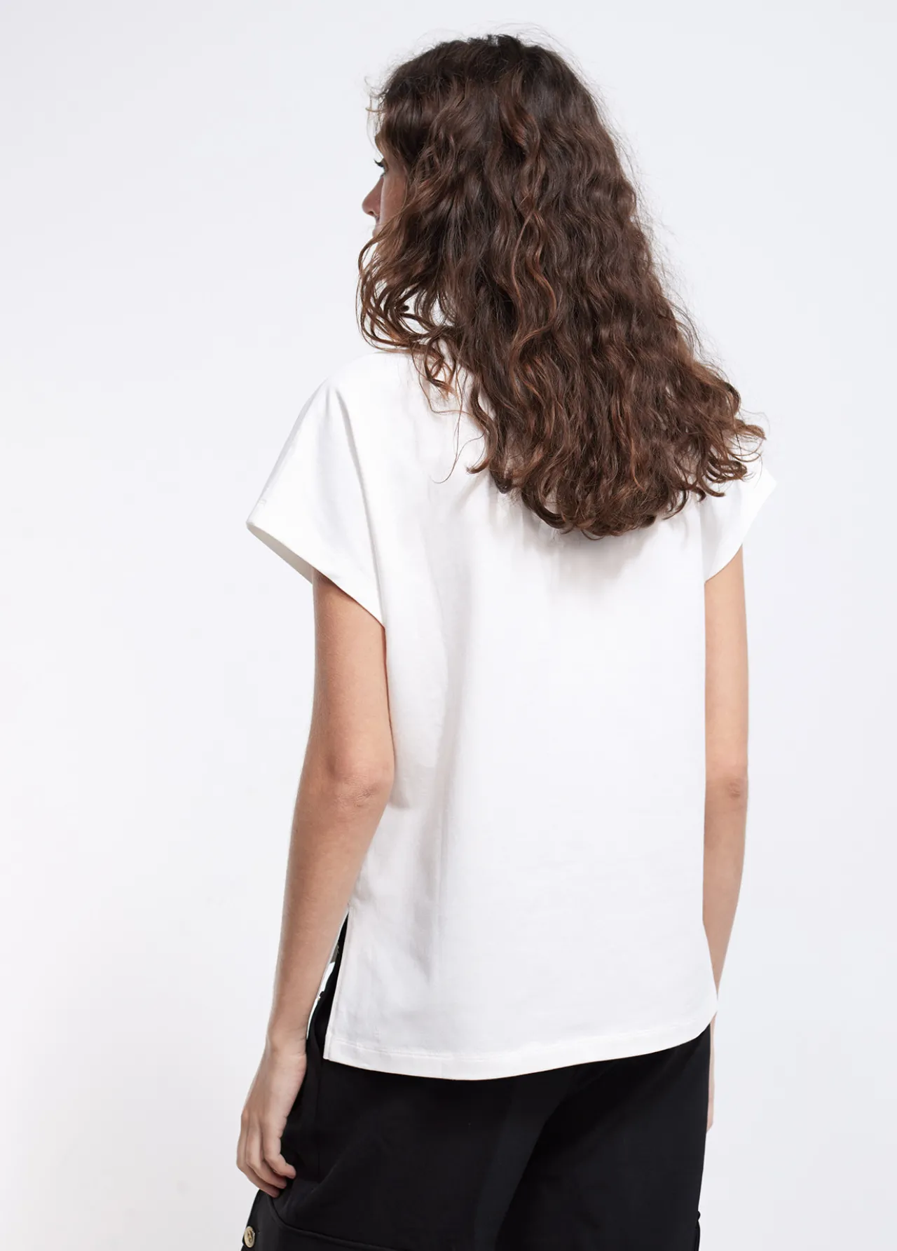 camiseta_tigre_multicolor_3.webp Lola Casademunt Camisetas Y Tops<Camiseta tigre multicolor BLANCO