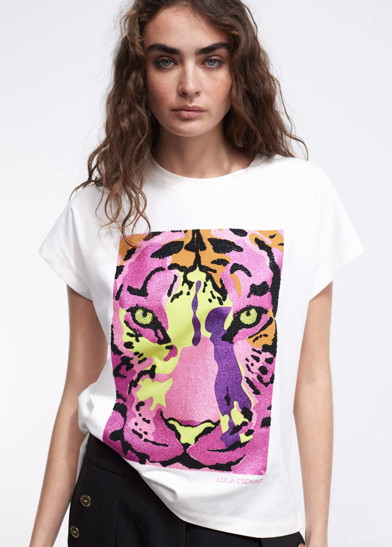 camiseta_tigre_multicolor_4.webp Lola Casademunt Camisetas Y Tops<Camiseta tigre multicolor BLANCO