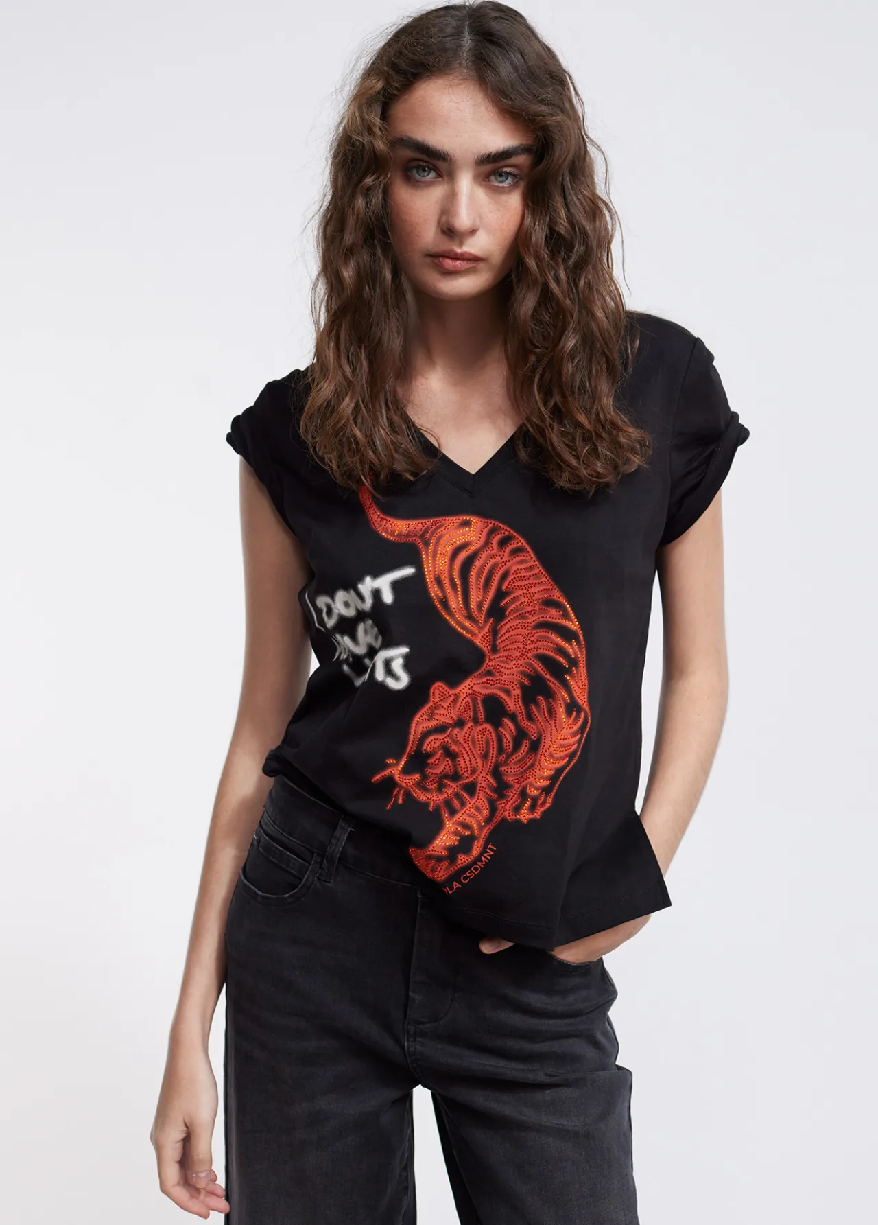 camiseta_tigre_strass_2.webp Lola Casademunt Camisetas Y Tops<Camiseta tigre strass NEGRO