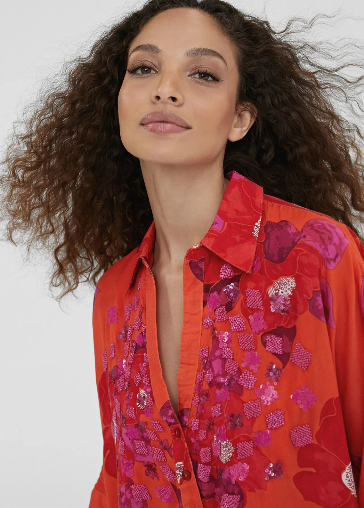 camisola_estampado_floral_1.webp Lola Casademunt Baño<Camisola estampado floral NARANJA-ROSA