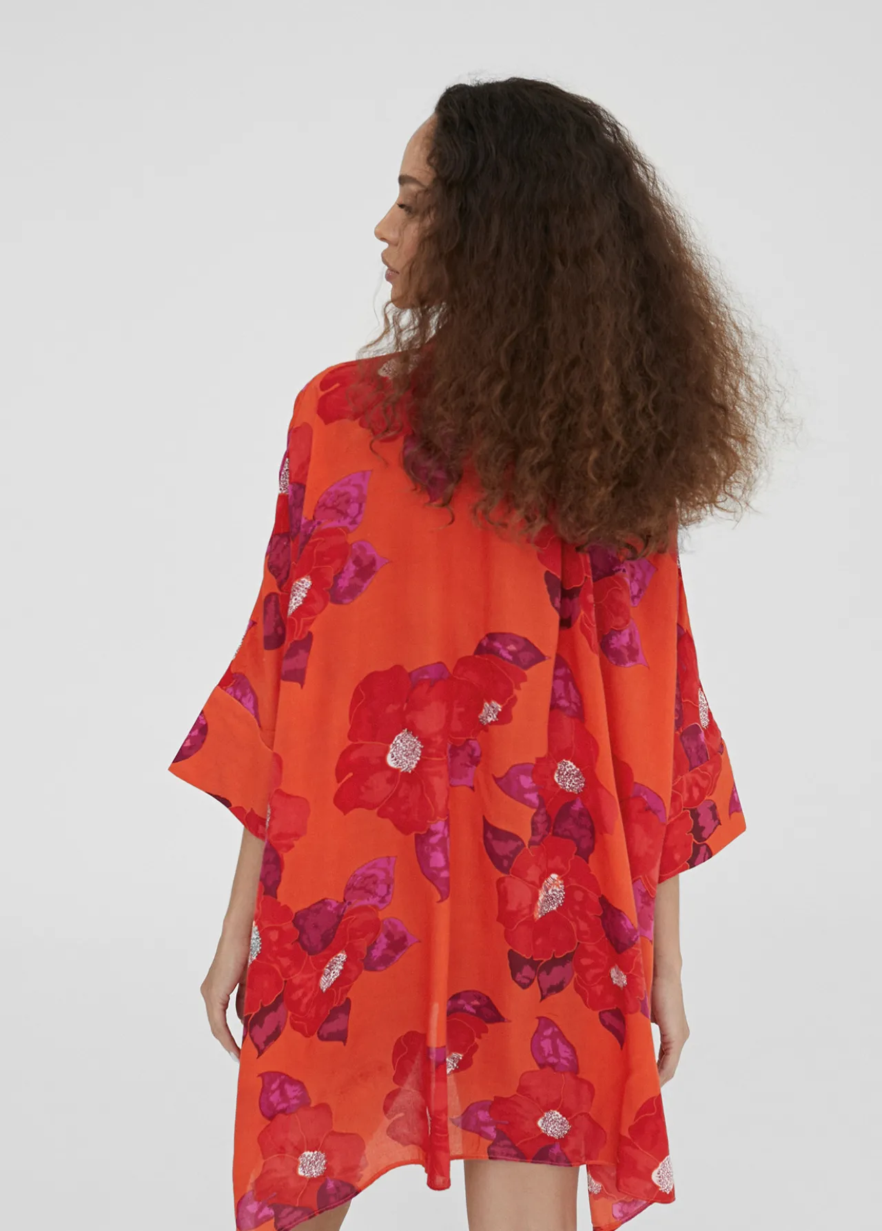camisola_estampado_floral_2.webp Lola Casademunt Baño<Camisola estampado floral NARANJA-ROSA