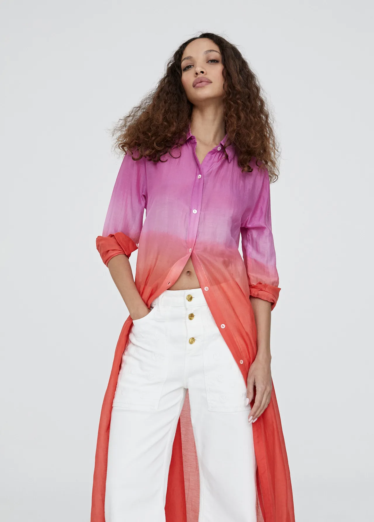 camisola_larga_tie_dye_5-1.webp Lola Casademunt Camisas Y Blusas | Baño<Camisola larga tie dye AZULELECTRICO