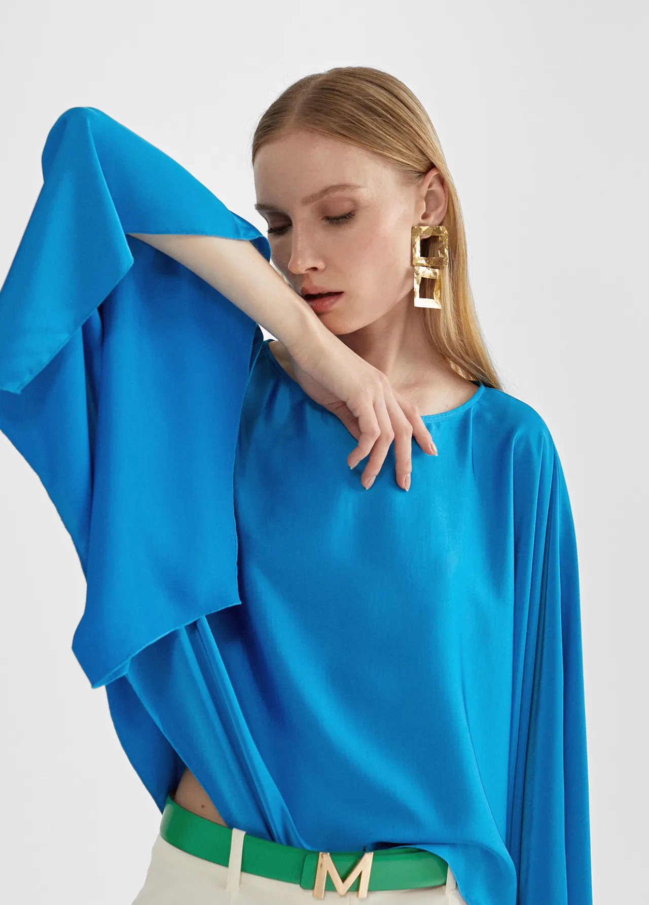 capa_tipo_blusa_0.webp Lola Casademunt Camisetas Y Tops | Camisas Y Blusas<Capa tipo blusa VERDE