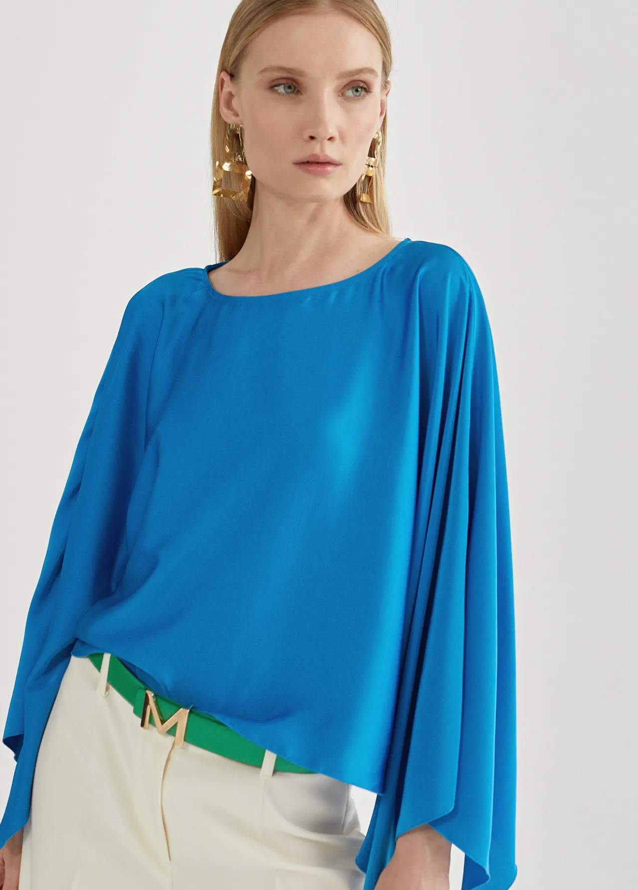 capa_tipo_blusa_1.webp Lola Casademunt Camisetas Y Tops | Camisas Y Blusas<Capa tipo blusa VERDE