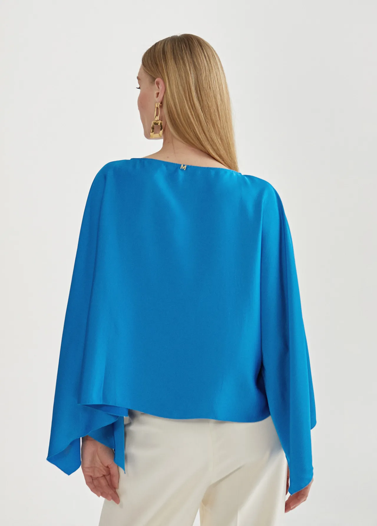 capa_tipo_blusa_2.webp Lola Casademunt Camisetas Y Tops | Camisas Y Blusas<Capa tipo blusa VERDE
