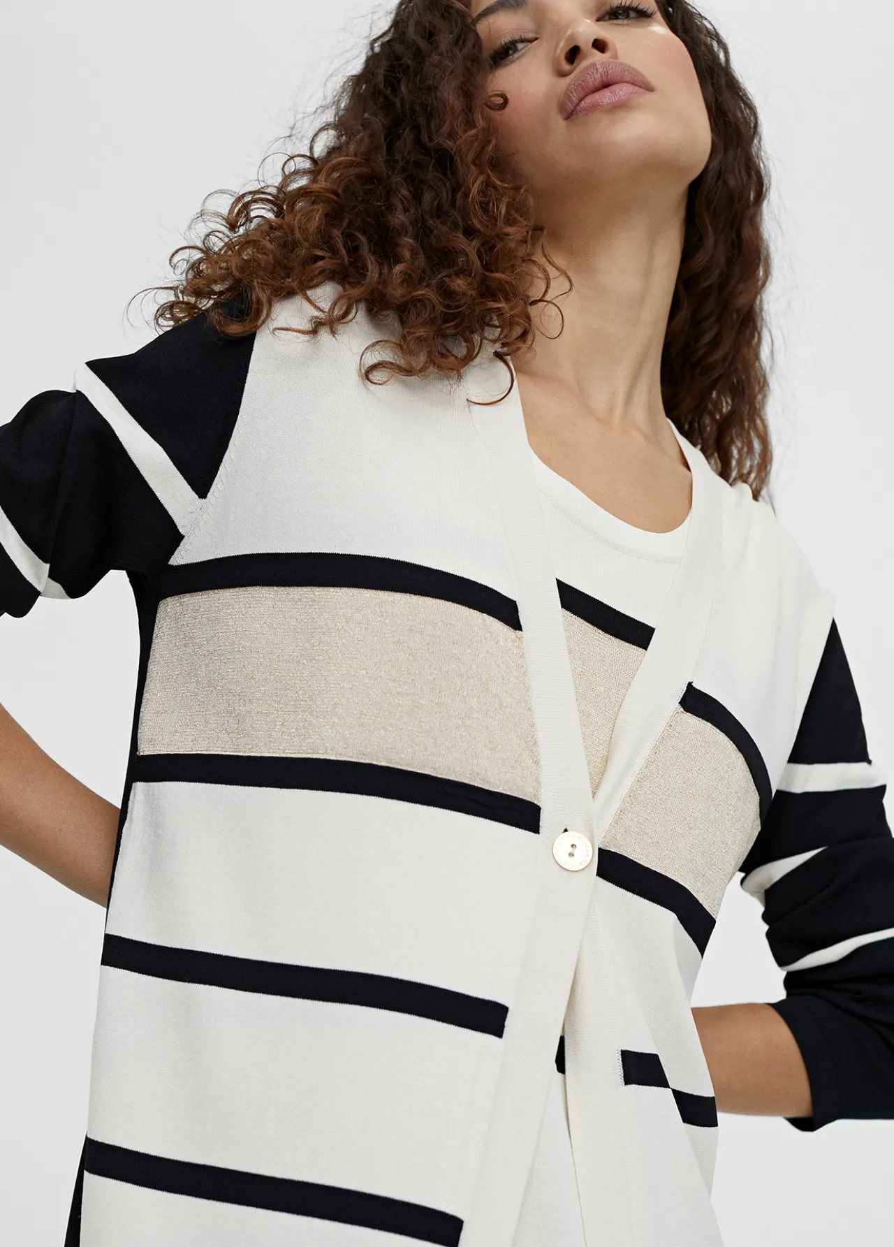 cardigan_punto_de_rayas_2.webp Lola Casademunt Chaquetas Y Gabardinas | Punto<Cardigan punto de rayas NEGRO-CRUDO