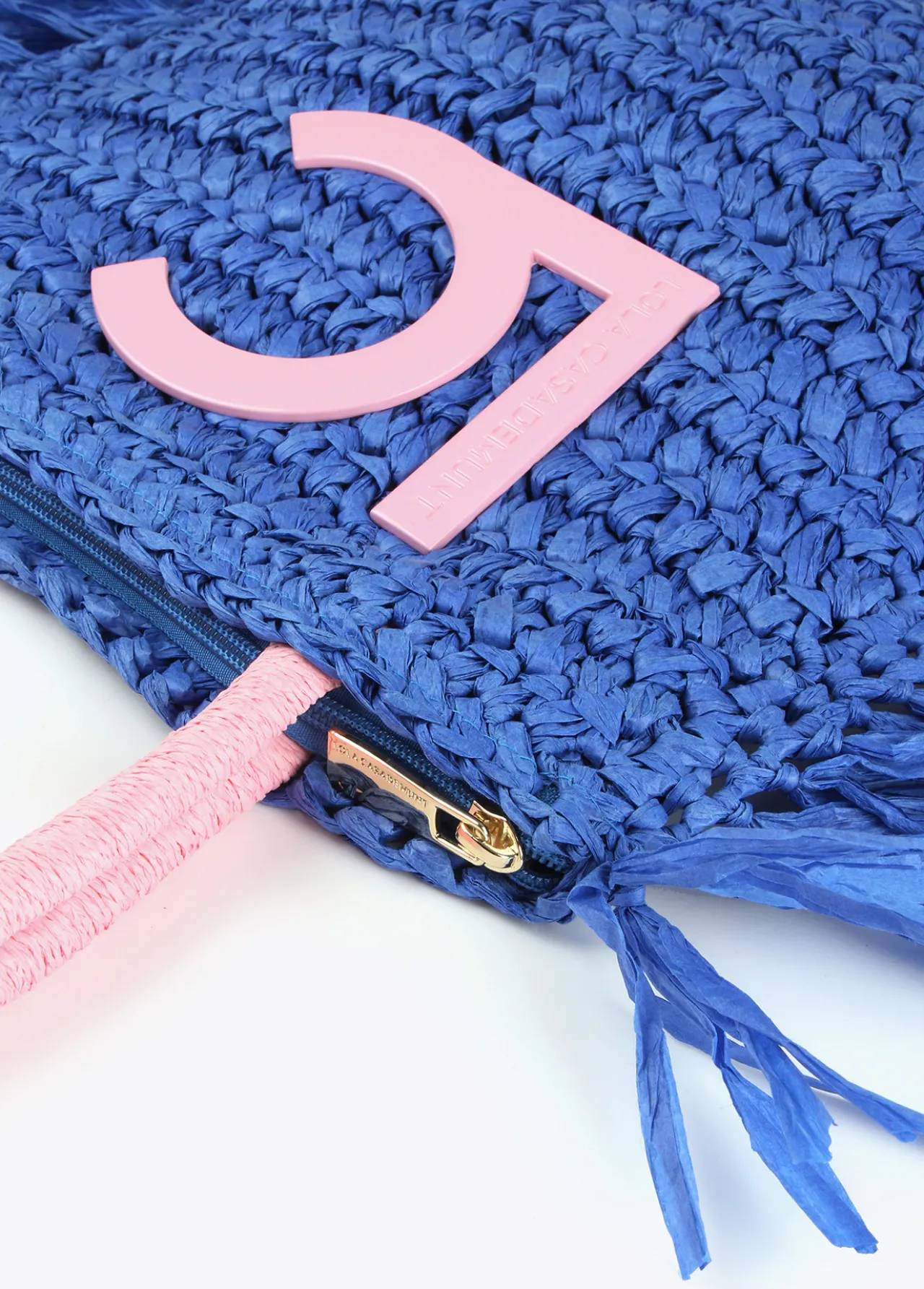 cesto_con_logo_a_contraste_5.webp Lola Casademunt Bolsos | Baño<Cesto con logo a contraste AZULELECTRICO