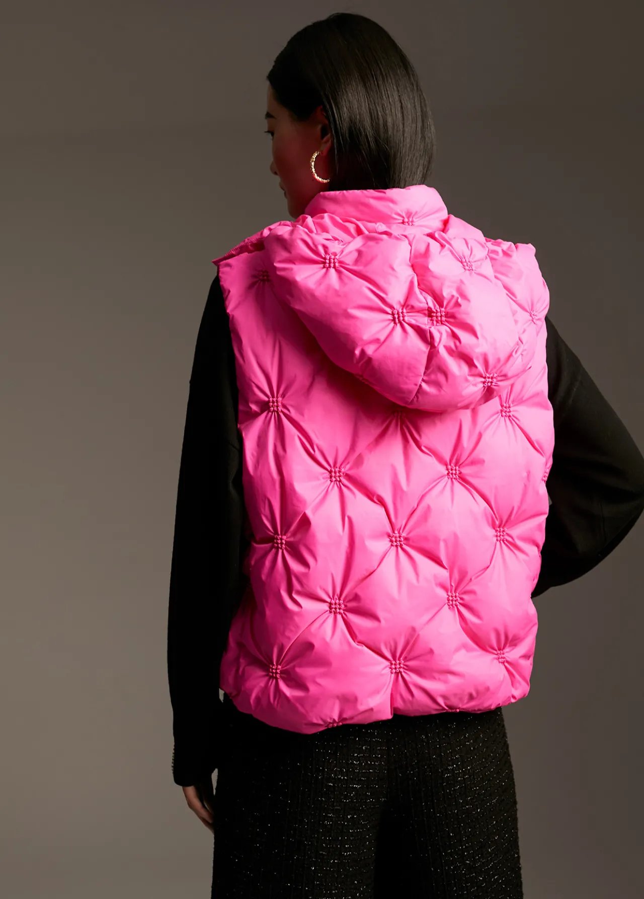 chaleco_acolchado_animal_print_4.webp Lola Casademunt Chalecos<Chaleco acolchado animal print FUCSIA