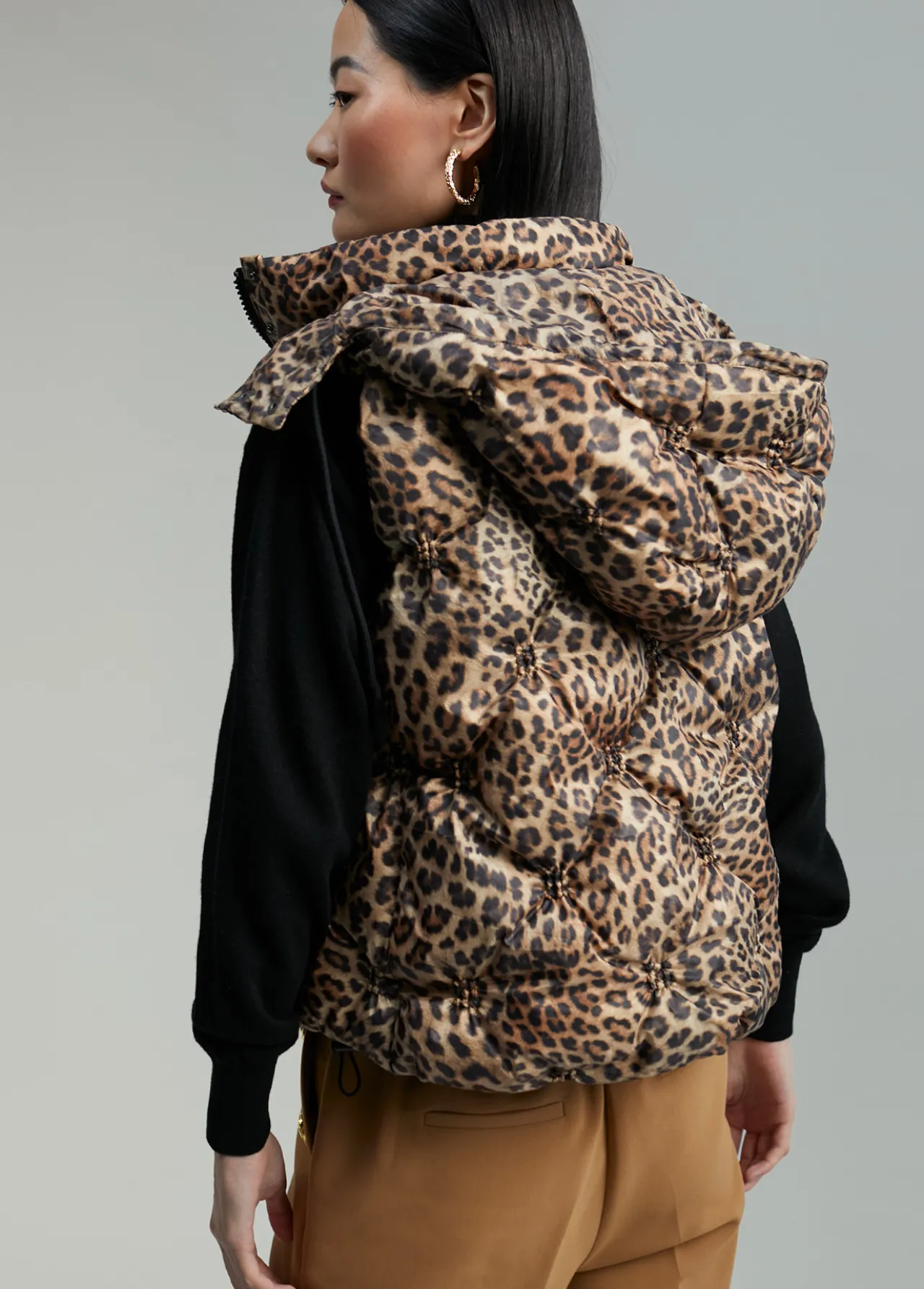 chaleco_acolchado_animal_print_5-1.webp Lola Casademunt Animal Print | Chalecos<Chaleco acolchado animal print FUCSIA