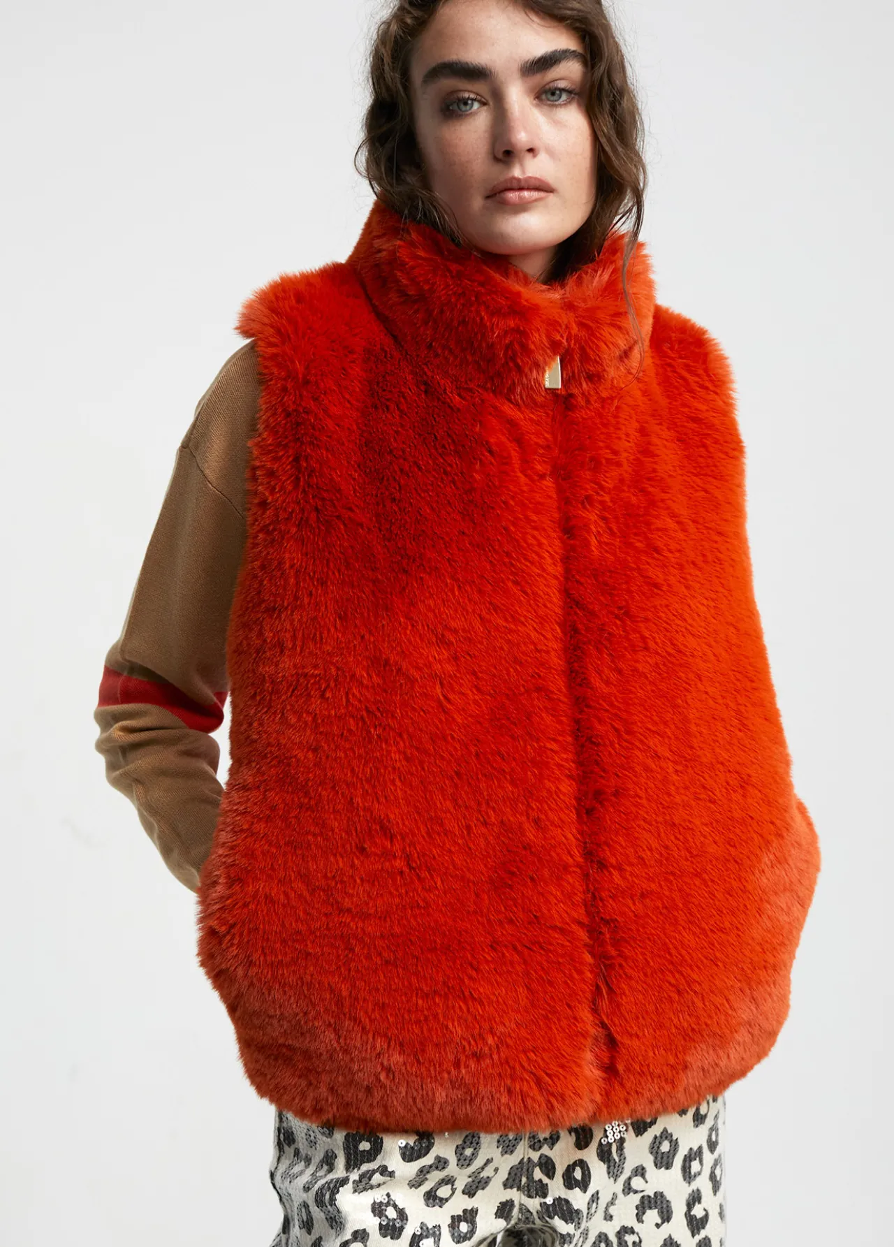 chaleco_de_pelo_5-1.webp Lola Casademunt Chalecos<Chaleco de pelo NARANJA