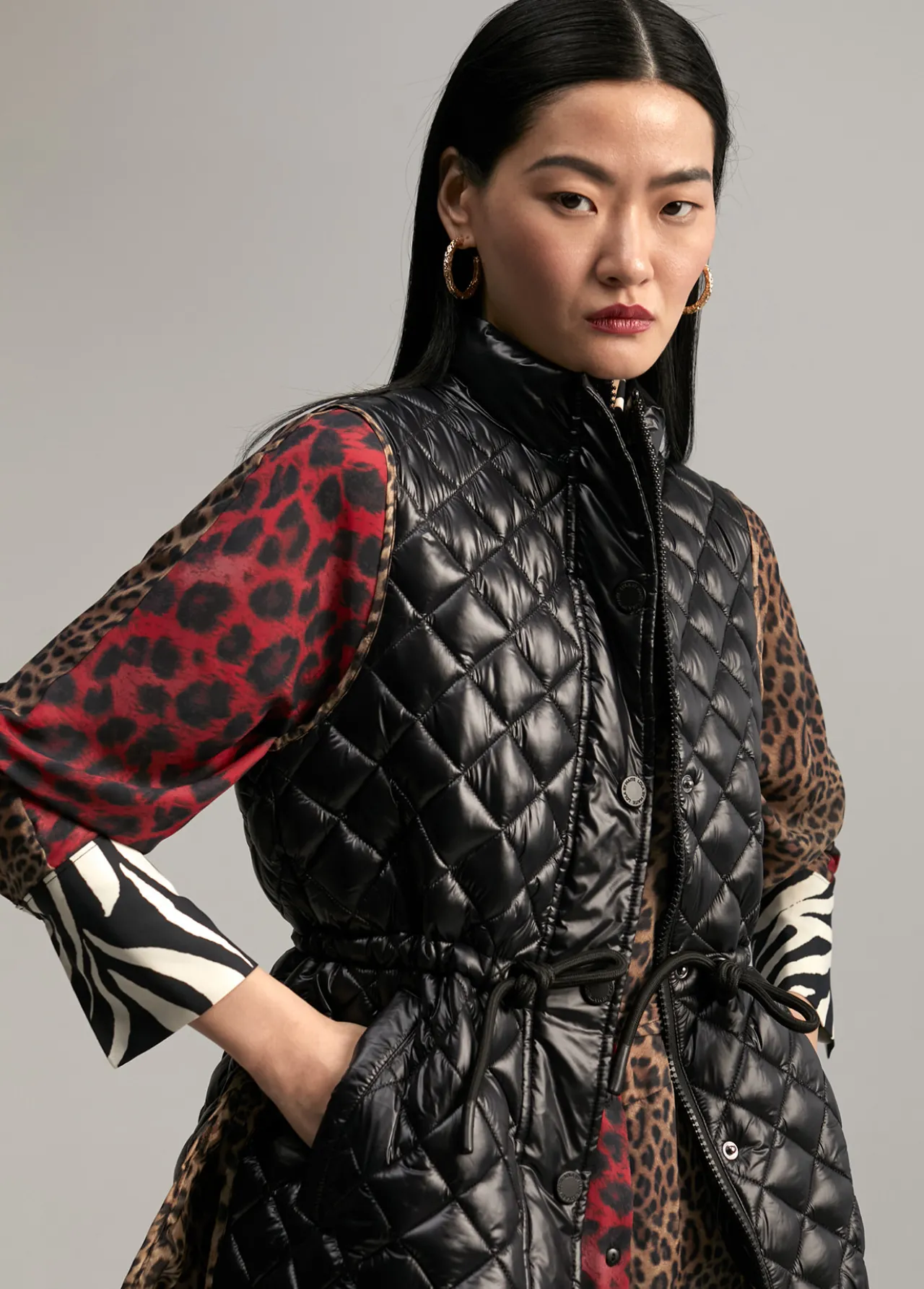 chaleco_detalles_animal_print_1.webp Lola Casademunt Animal Print | Chalecos<Chaleco detalles animal print NEGRO