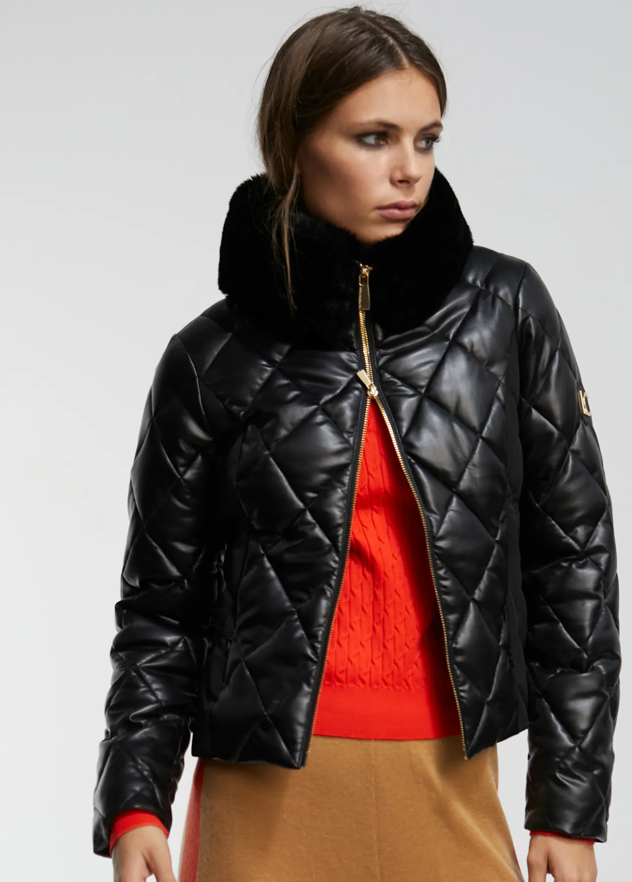 chaqueta_acolchada_4.webp Lola Casademunt Abrigos Y Cazadoras | Chaquetas Y Gabardinas<Chaqueta acolchada NEGRO