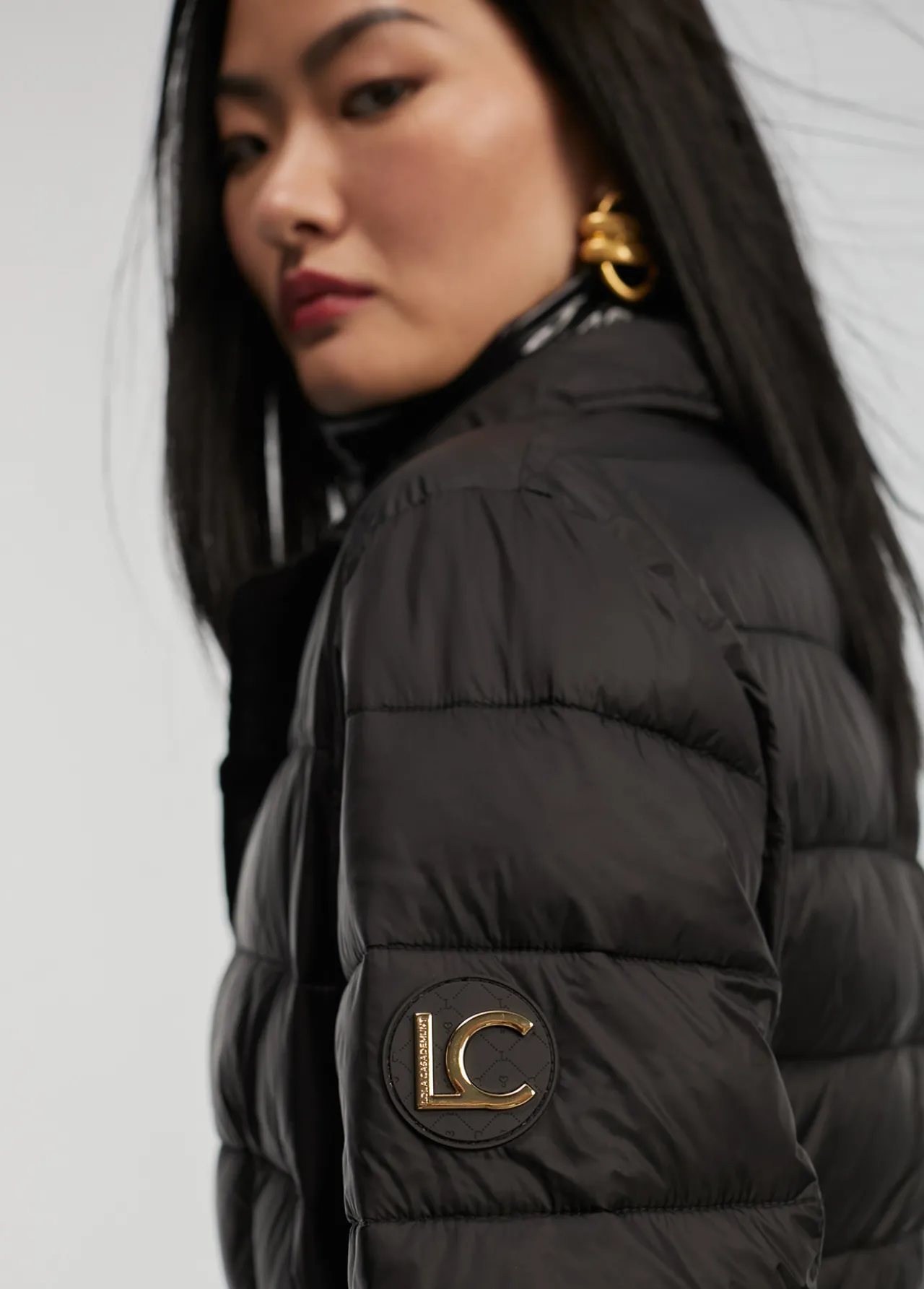 chaqueta_acolchada_con_cinturn_1.webp Lola Casademunt Abrigos Y Cazadoras | Chaquetas Y Gabardinas<Chaqueta acolchada con cinturón NEGRO