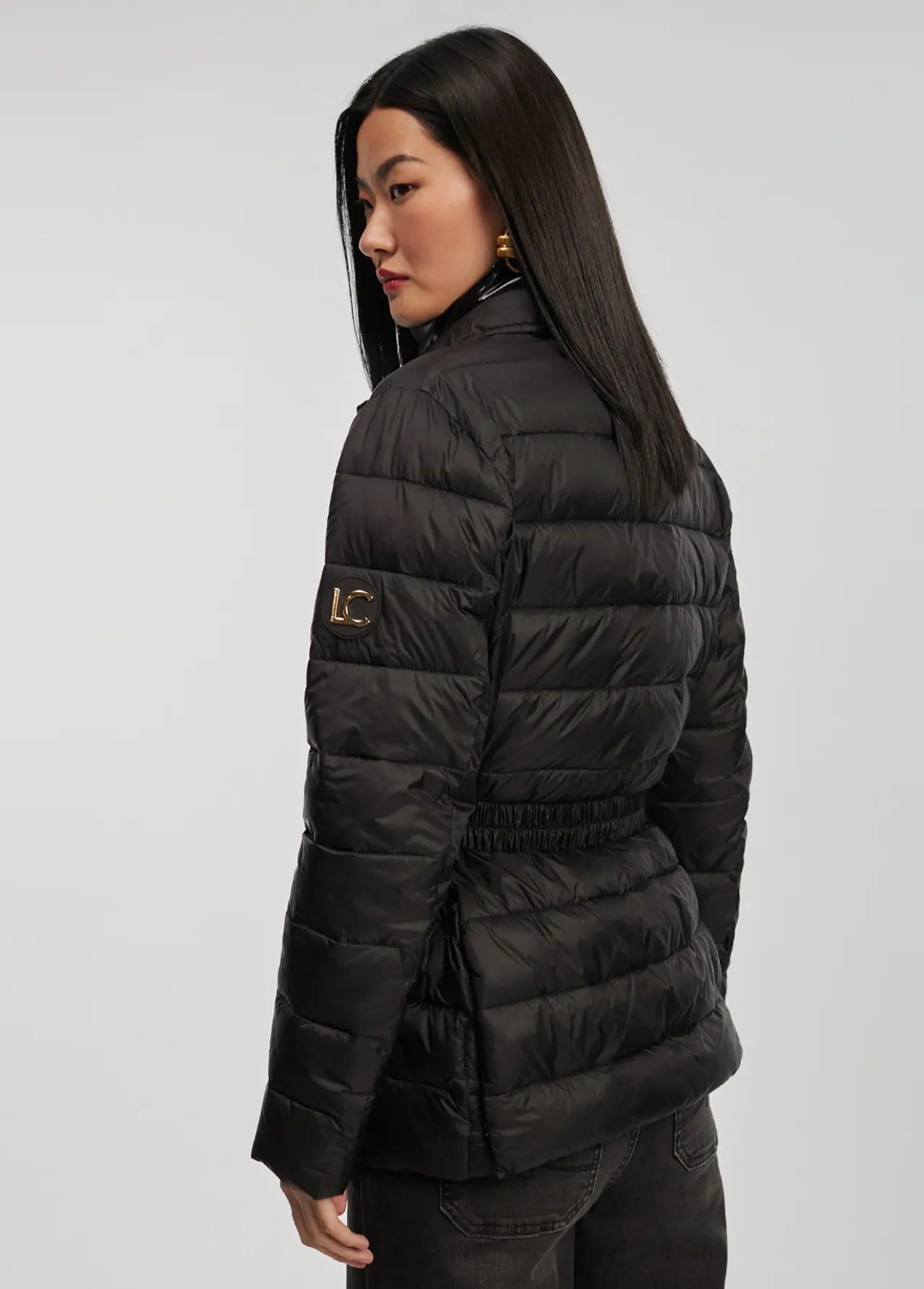 chaqueta_acolchada_con_cinturn_3.webp Lola Casademunt Abrigos Y Cazadoras | Chaquetas Y Gabardinas<Chaqueta acolchada con cinturón NEGRO