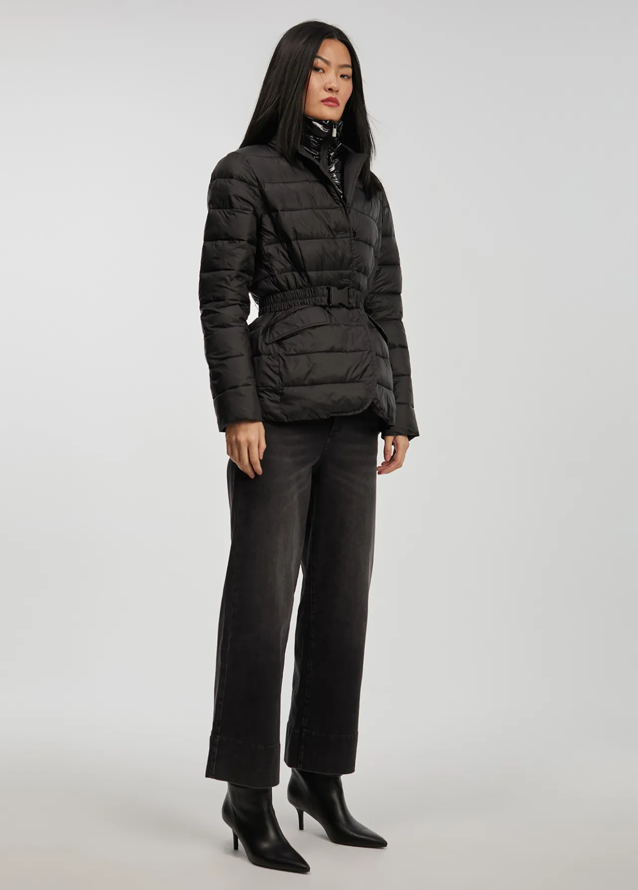 chaqueta_acolchada_con_cinturn_4.webp Lola Casademunt Abrigos Y Cazadoras | Chaquetas Y Gabardinas<Chaqueta acolchada con cinturón NEGRO