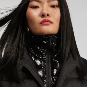 Lola Casademunt Abrigos Y Cazadoras | Chaquetas Y Gabardinas<Chaqueta acolchada con cinturón NEGRO