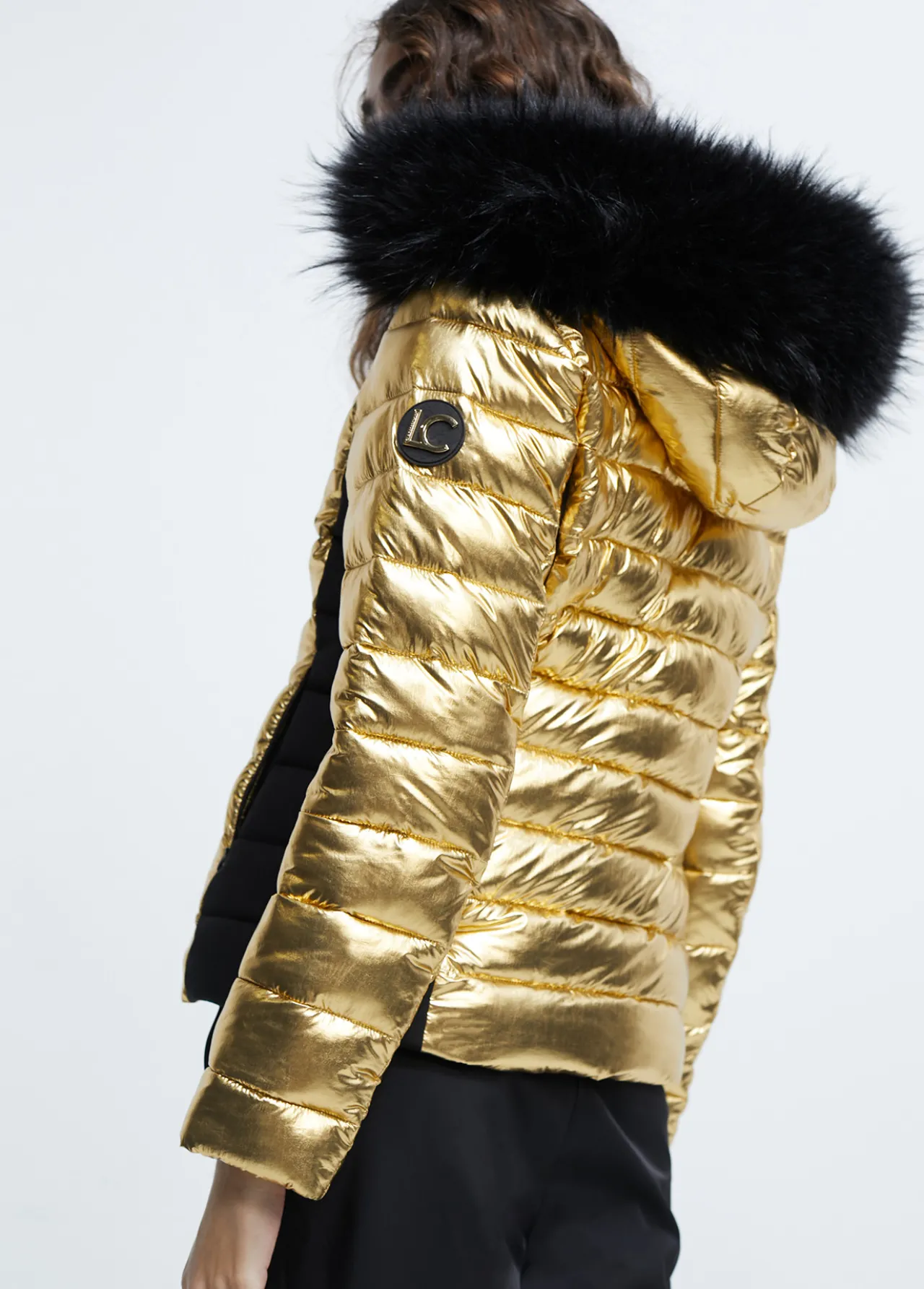 chaqueta_acolchada_metalizada_4-1.webp Lola Casademunt Abrigos Y Cazadoras<chaqueta acolchada metalizada DORADO
