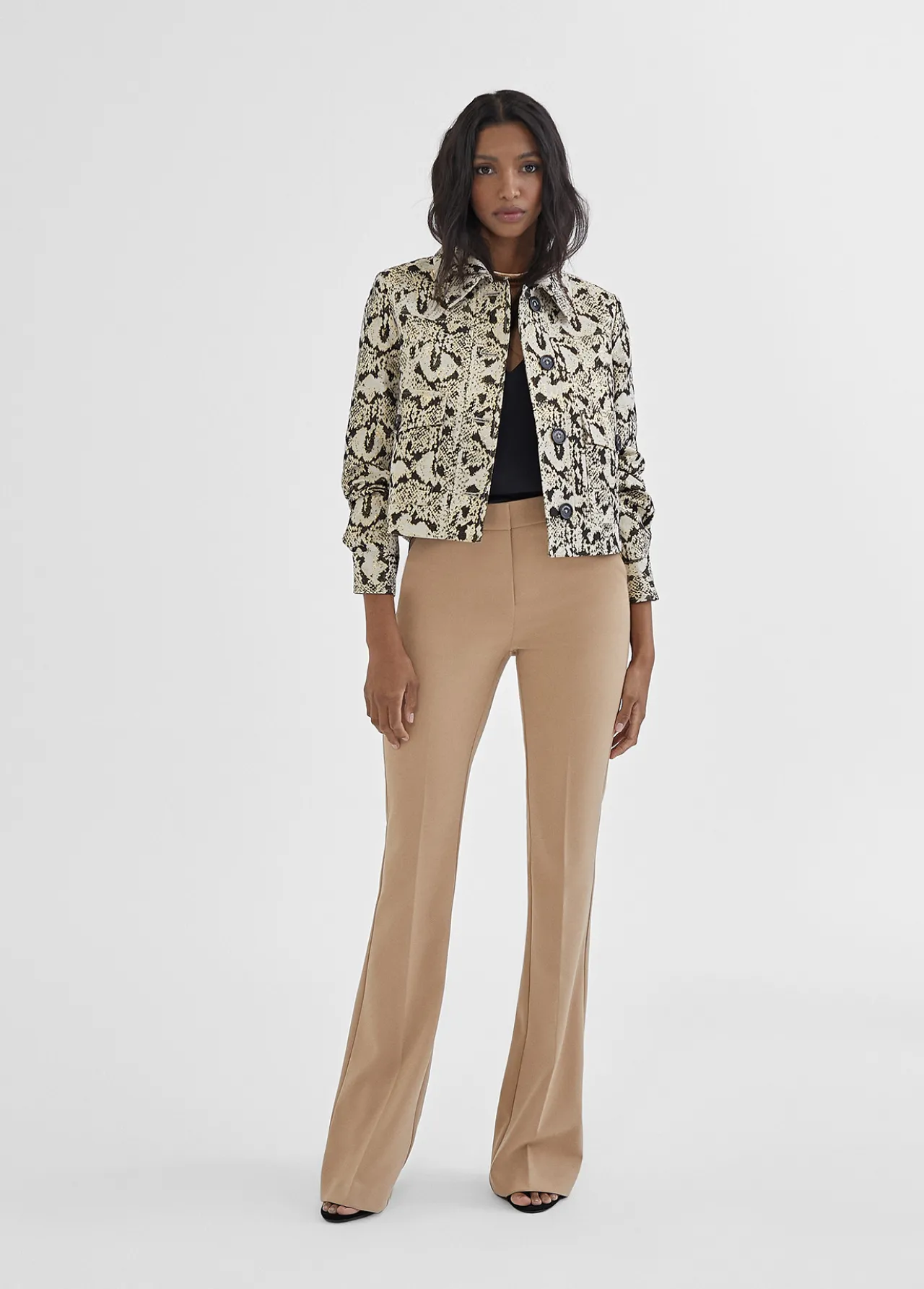 chaqueta_corta_animal_print_2.webp Lola Casademunt Chaquetas Y Gabardinas | Americanas Y Blazers<Chaqueta corta animal print NEGRO-MARRON