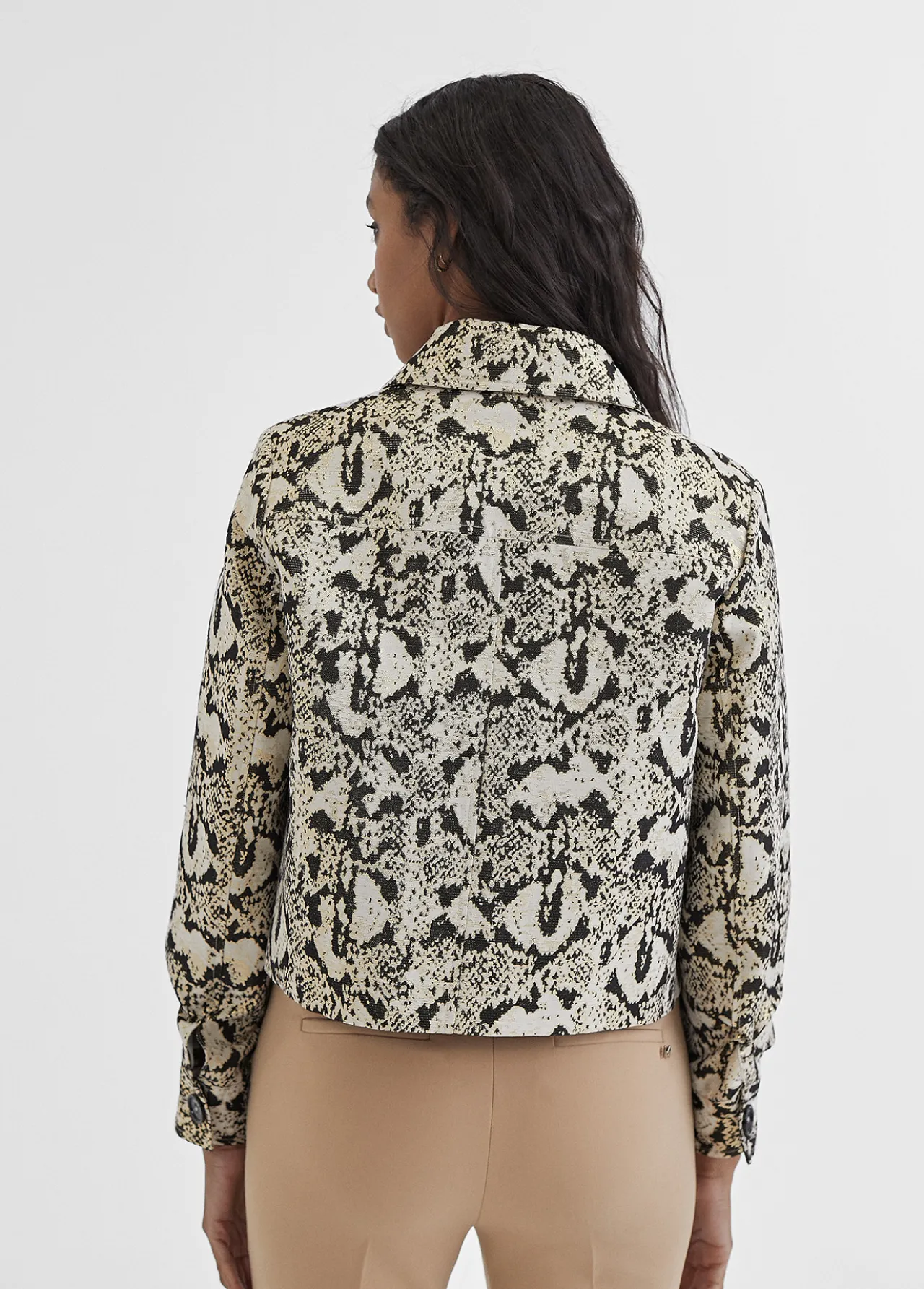 chaqueta_corta_animal_print_3.webp Lola Casademunt Chaquetas Y Gabardinas | Americanas Y Blazers<Chaqueta corta animal print NEGRO-MARRON