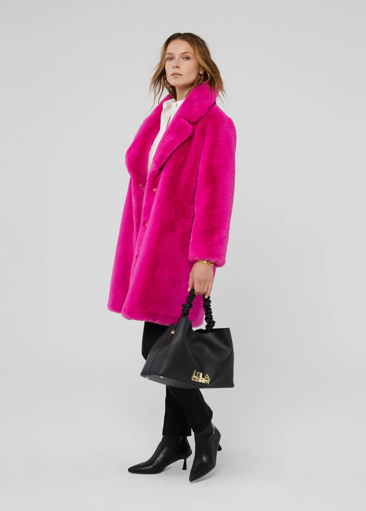 chaqueta_de_pelo_2-1.webp Lola Casademunt Abrigos Y Cazadoras<Chaqueta de pelo FUCSIA