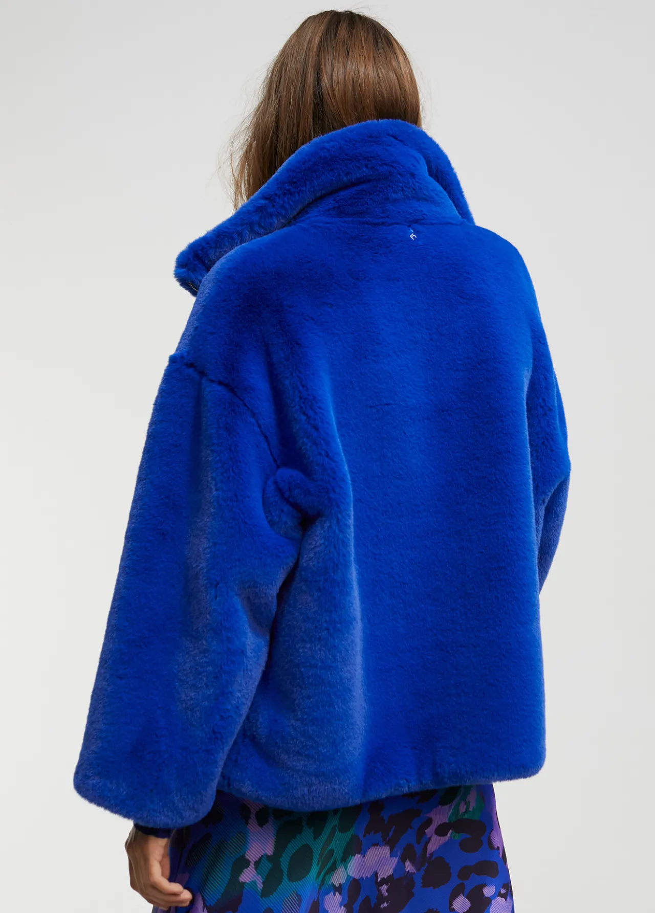 chaqueta_de_pelo_3.webp Lola Casademunt Abrigos Y Cazadoras | Chaquetas Y Gabardinas<Chaqueta de pelo AZUL