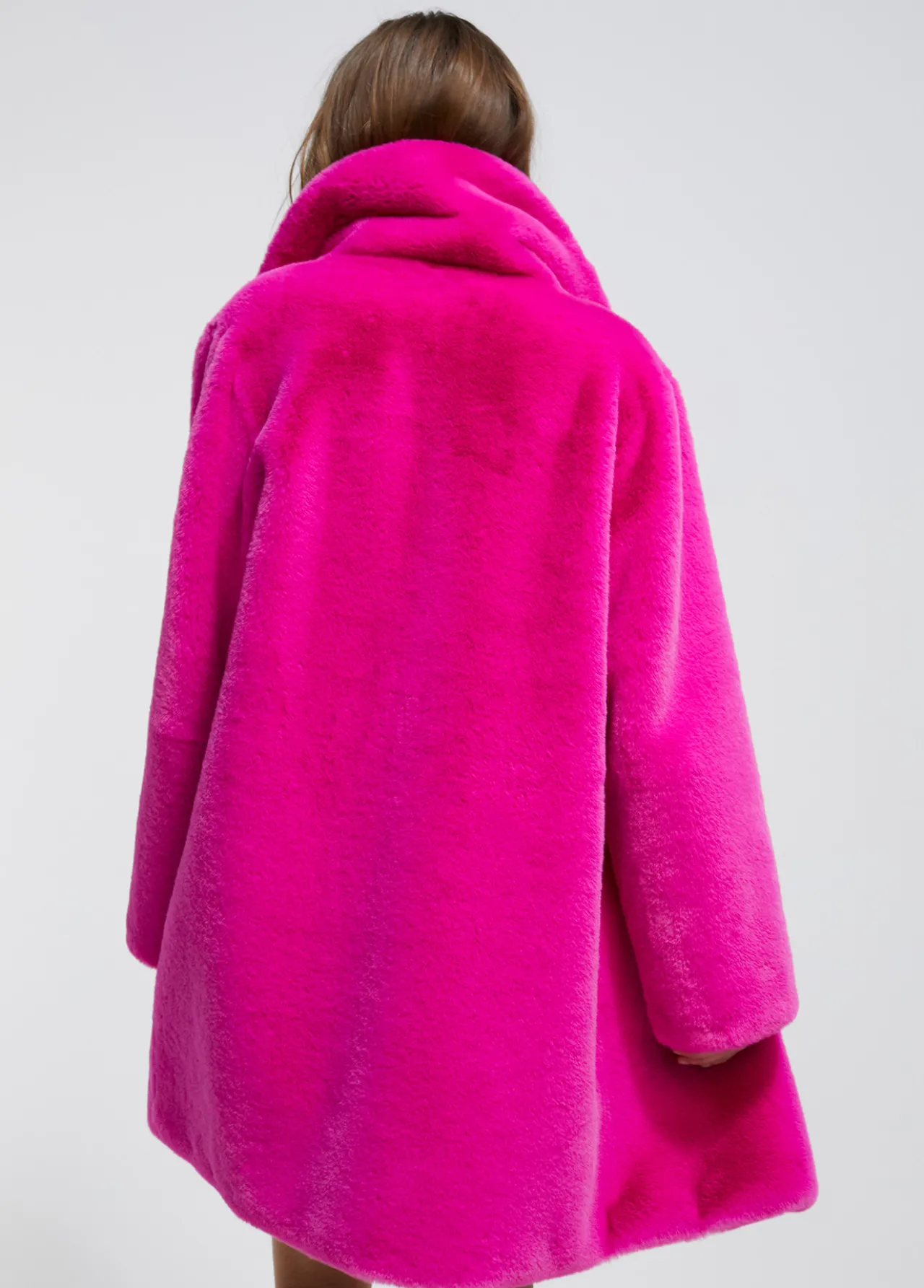 chaqueta_de_pelo_6.webp Lola Casademunt Abrigos Y Cazadoras<Chaqueta de pelo FUCSIA