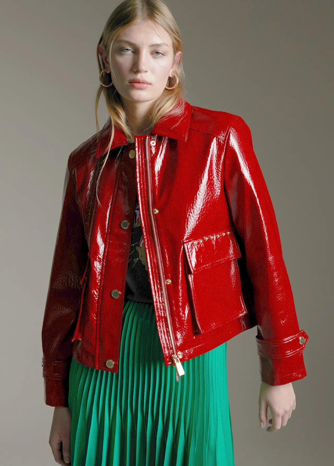 chaqueta_efecto_charol_0.webp Lola Casademunt Abrigos Y Cazadoras<Chaqueta efecto charol ROJO