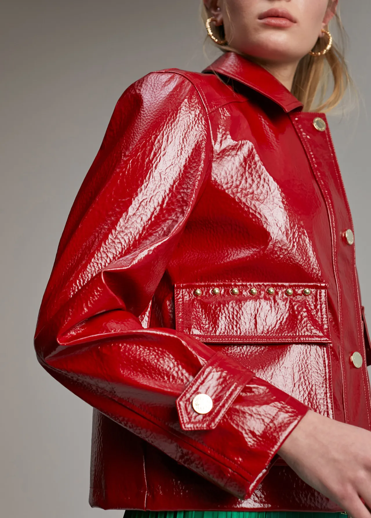 chaqueta_efecto_charol_3.webp Lola Casademunt Abrigos Y Cazadoras<Chaqueta efecto charol ROJO