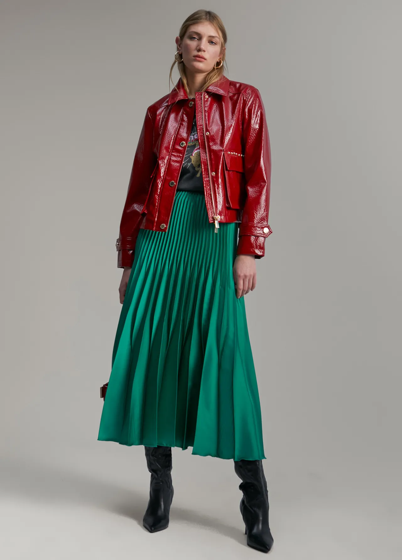 chaqueta_efecto_charol_4.webp Lola Casademunt Abrigos Y Cazadoras<Chaqueta efecto charol ROJO