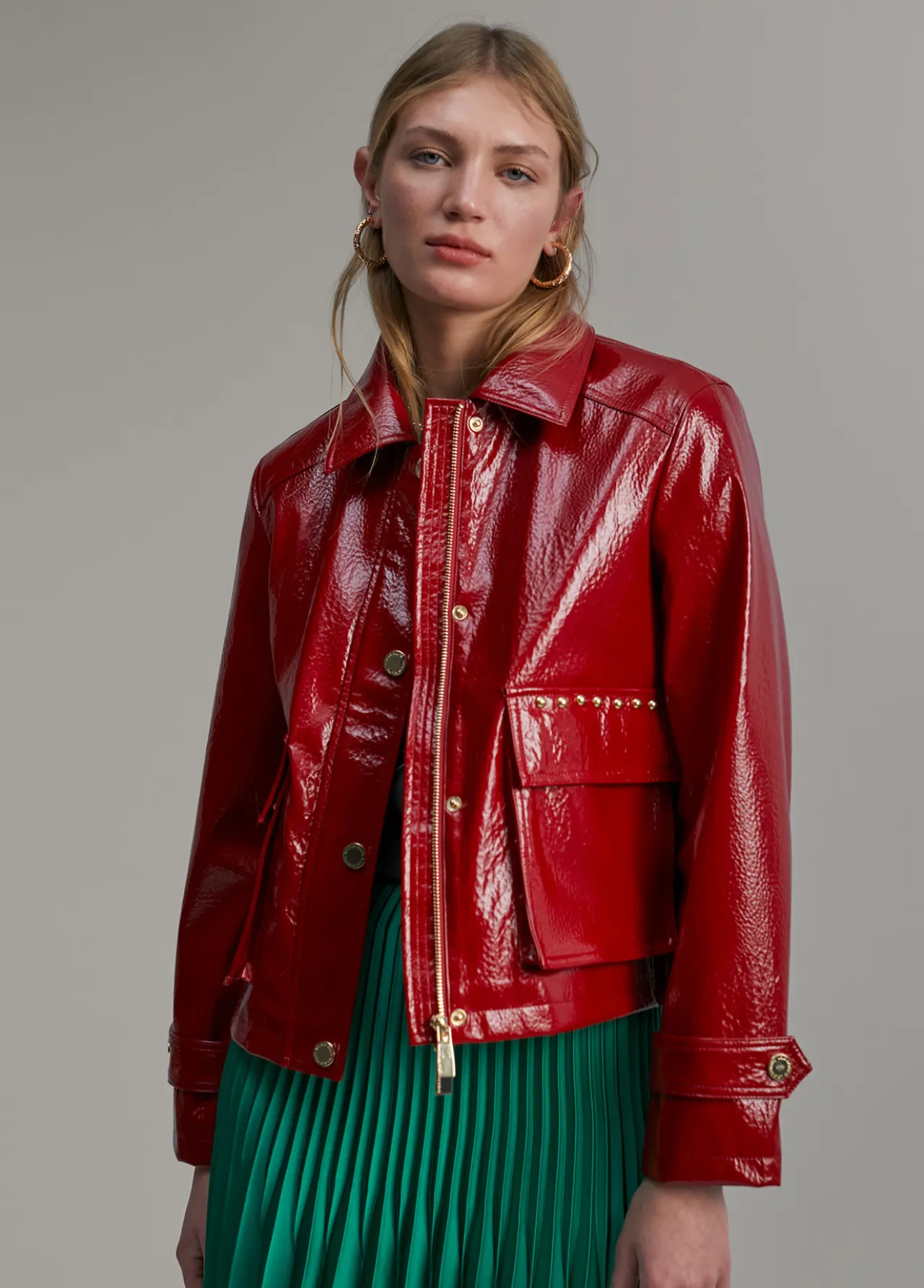 chaqueta_efecto_charol_5.webp Lola Casademunt Abrigos Y Cazadoras<Chaqueta efecto charol ROJO