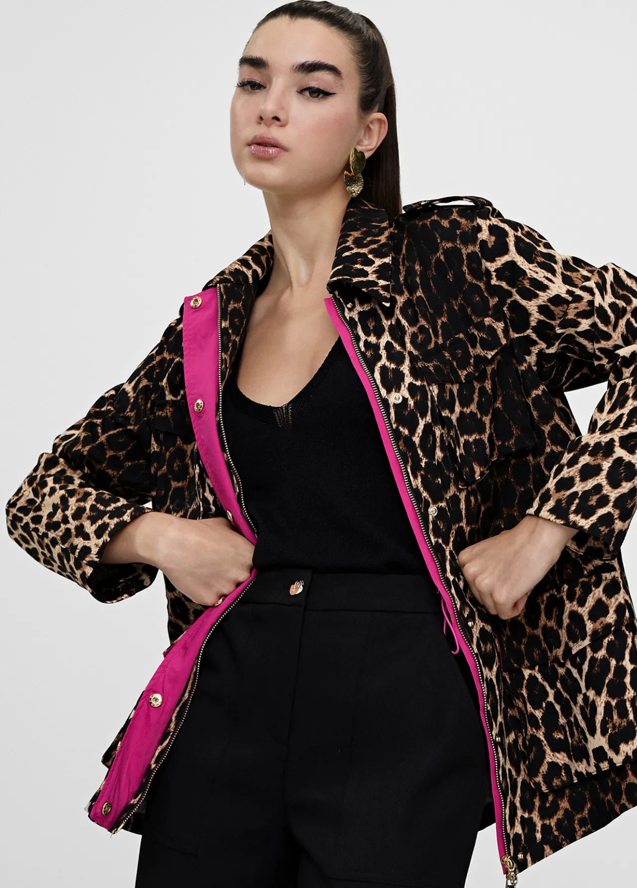 chaqueta_en_print_animal_1.webp Lola Casademunt Chaquetas Y Gabardinas<Chaqueta en print animal NEGRO-MARRON