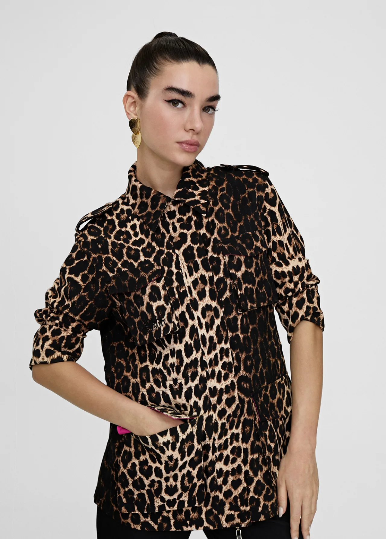 chaqueta_en_print_animal_3.webp Lola Casademunt Chaquetas Y Gabardinas<Chaqueta en print animal NEGRO-MARRON