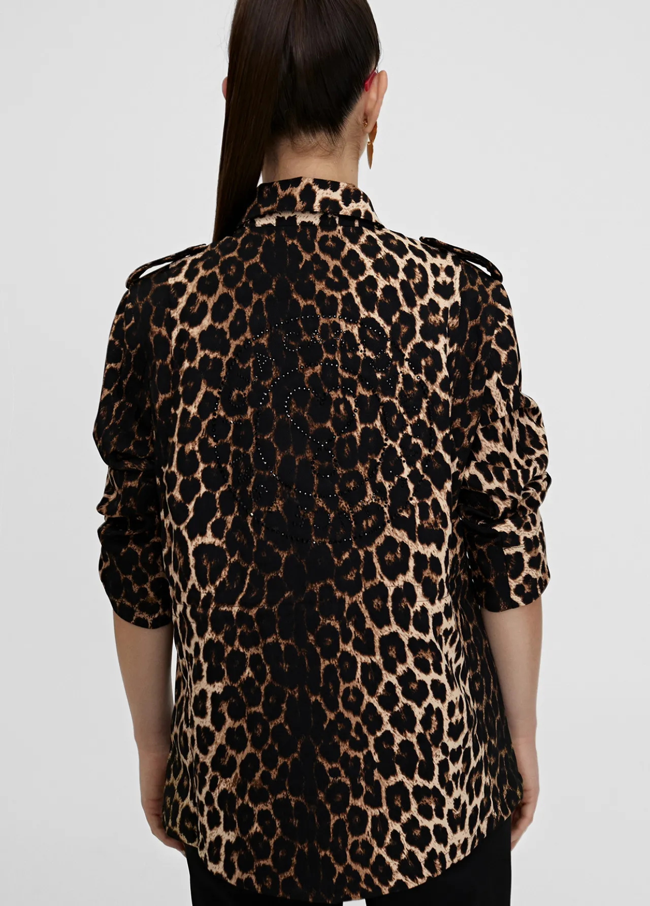 chaqueta_en_print_animal_4.webp Lola Casademunt Chaquetas Y Gabardinas<Chaqueta en print animal NEGRO-MARRON