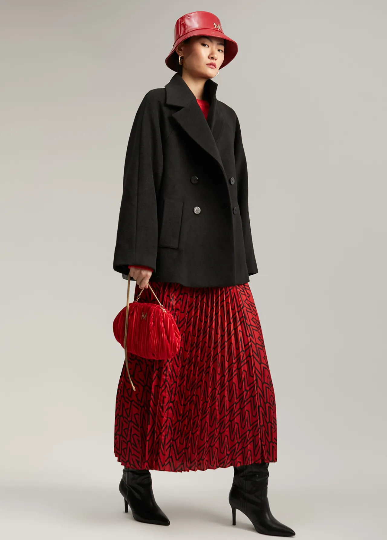 chaqueta_espalda_acolchada_6.webp Lola Casademunt Abrigos Y Cazadoras<Chaqueta espalda acolchada NEGRO
