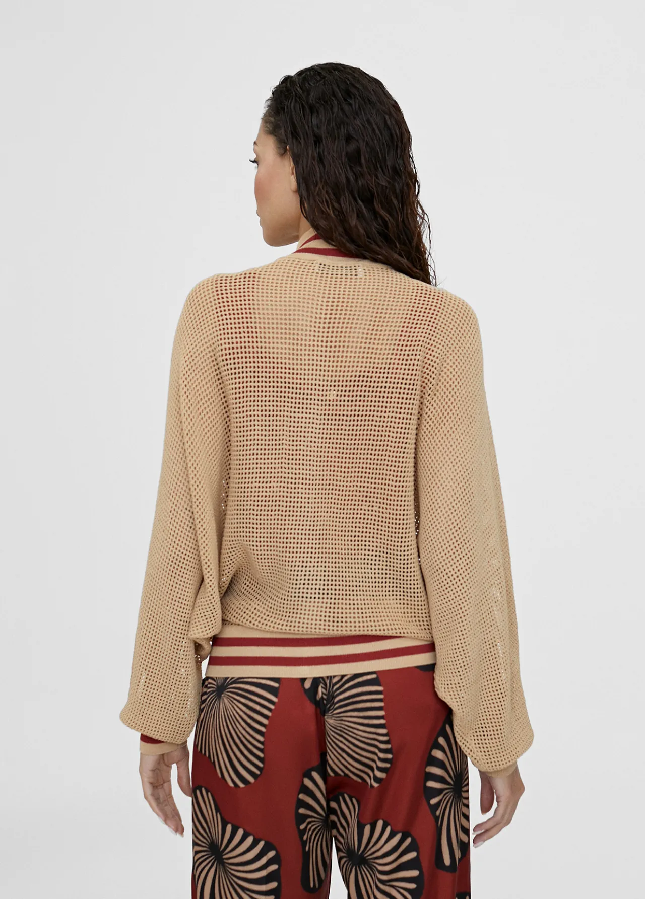 chaqueta_punto_oversize_2.webp Lola Casademunt Chaquetas Y Gabardinas<Chaqueta punto oversize BEIG