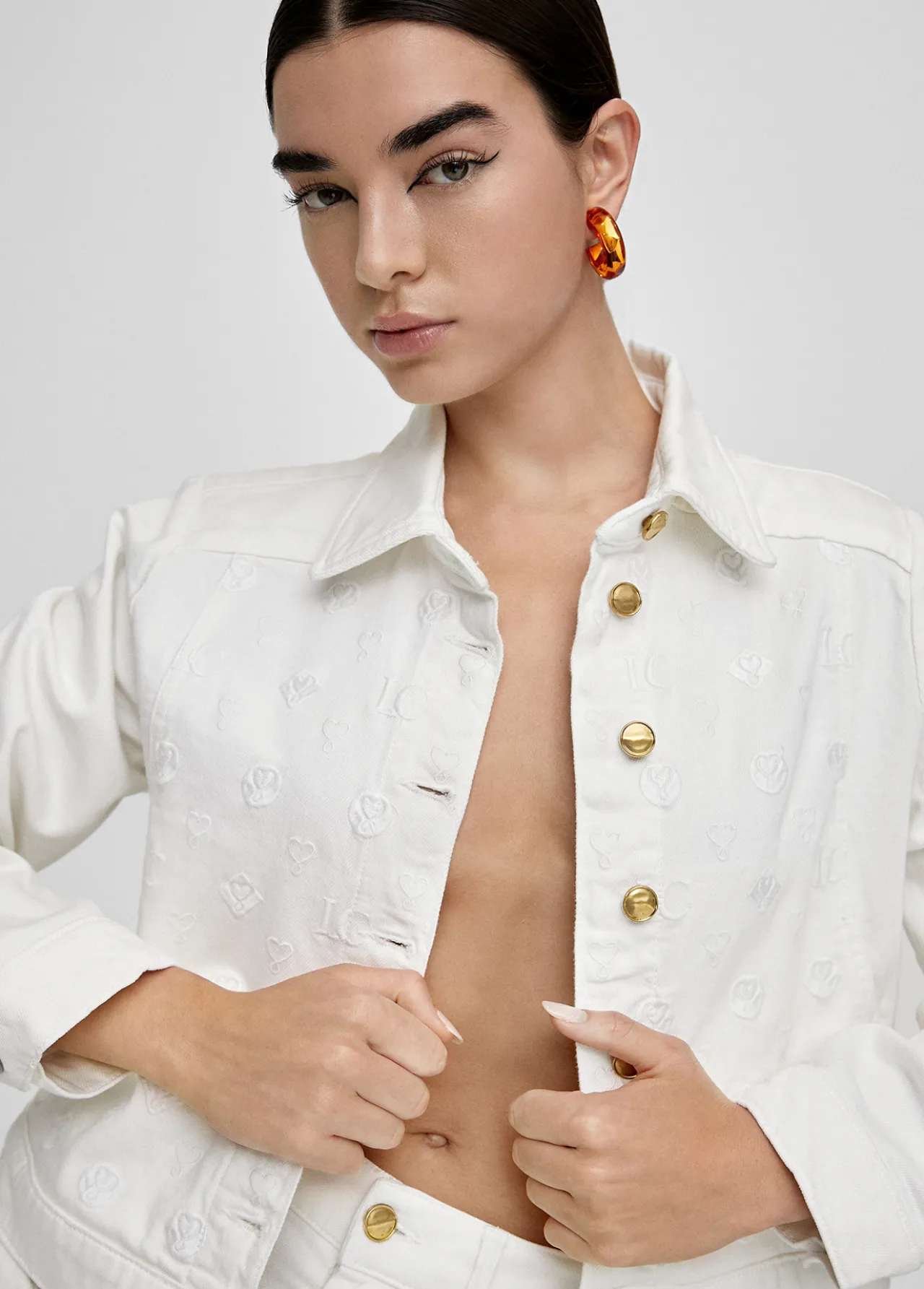 chaqueta_tejana_blanca_0.webp Lola Casademunt Chaquetas Y Gabardinas | Abrigos Y Cazadoras<Chaqueta tejana blanca BLANCO