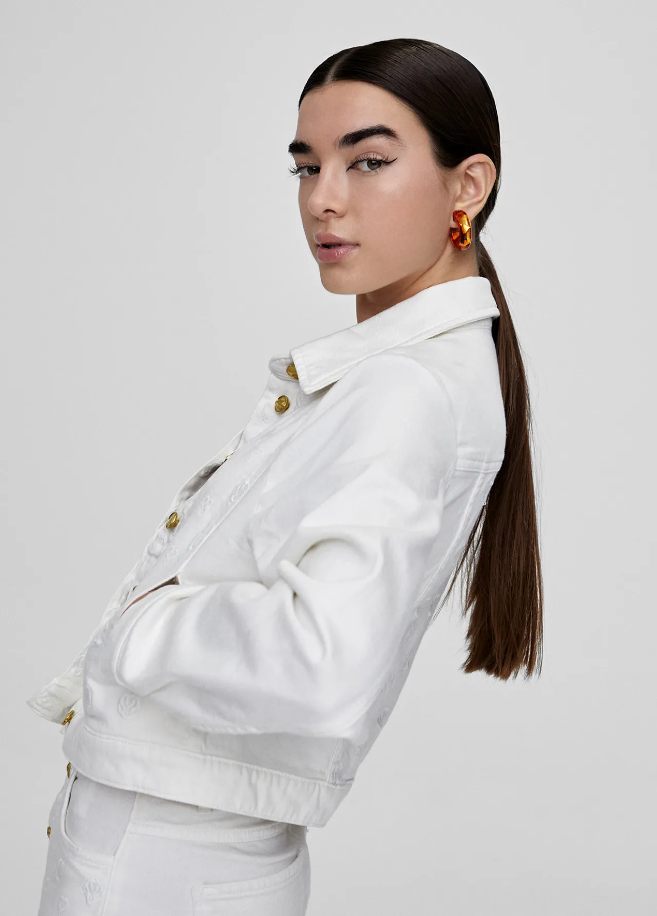 chaqueta_tejana_blanca_1.webp Lola Casademunt Chaquetas Y Gabardinas | Abrigos Y Cazadoras<Chaqueta tejana blanca BLANCO
