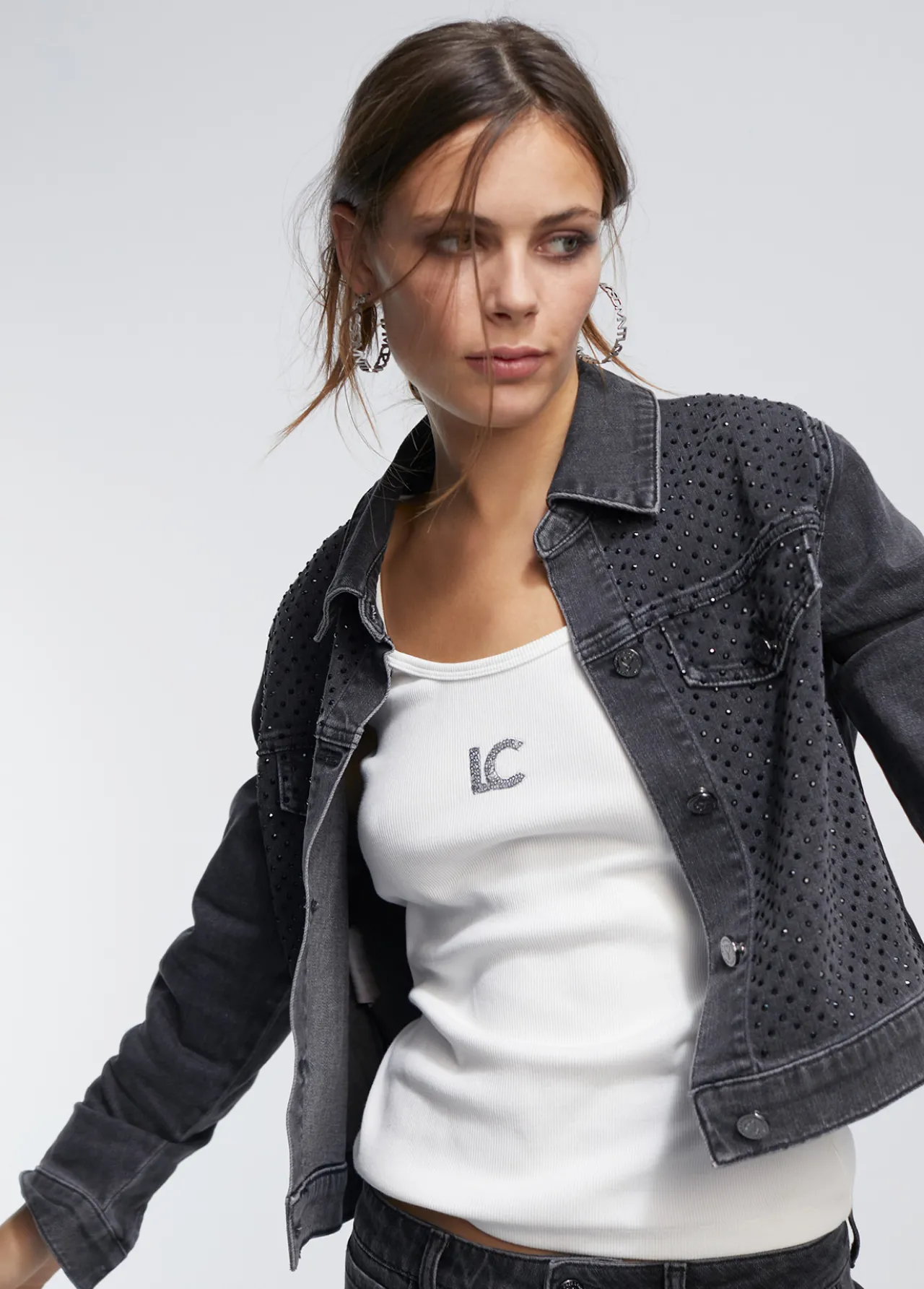 chaqueta_tejana_strass_7.webp Lola Casademunt Abrigos Y Cazadoras<Chaqueta tejana strass TEJANOGRIS