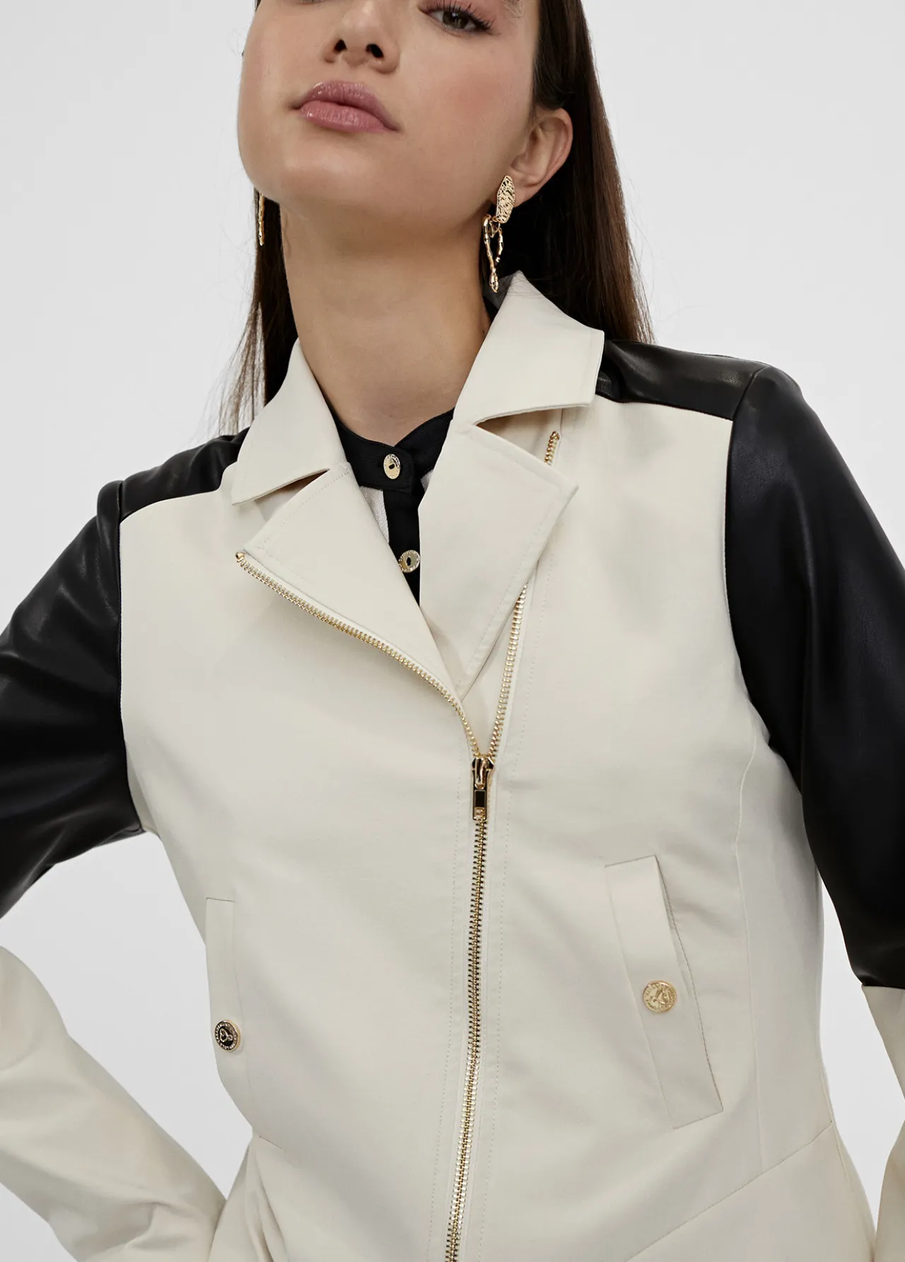 chaqueta_tipo_perfecto_1.webp Lola Casademunt Chaquetas Y Gabardinas | Americanas Y Blazers<Chaqueta tipo perfecto CRUDO