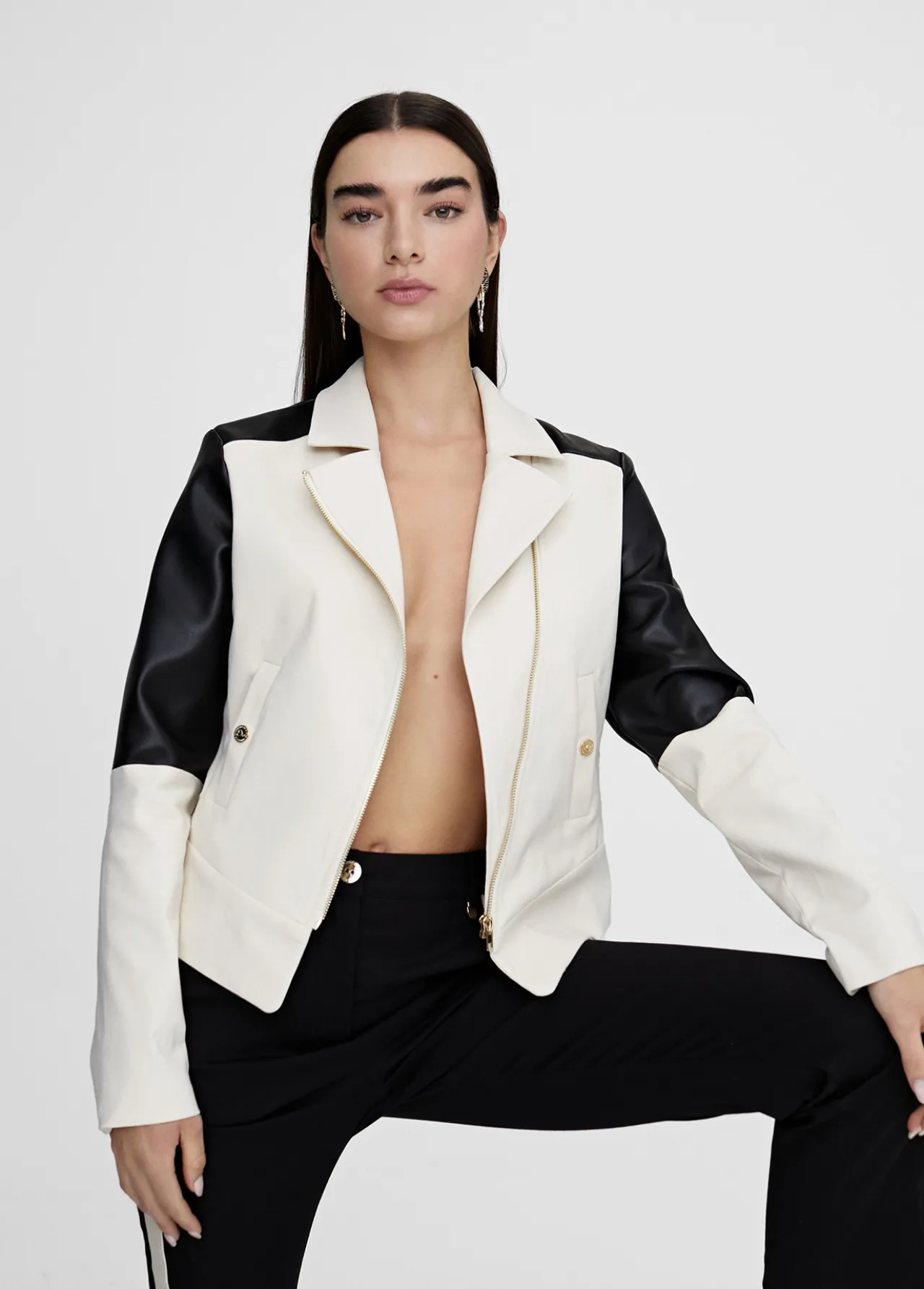chaqueta_tipo_perfecto_4.webp Lola Casademunt Chaquetas Y Gabardinas | Americanas Y Blazers<Chaqueta tipo perfecto CRUDO