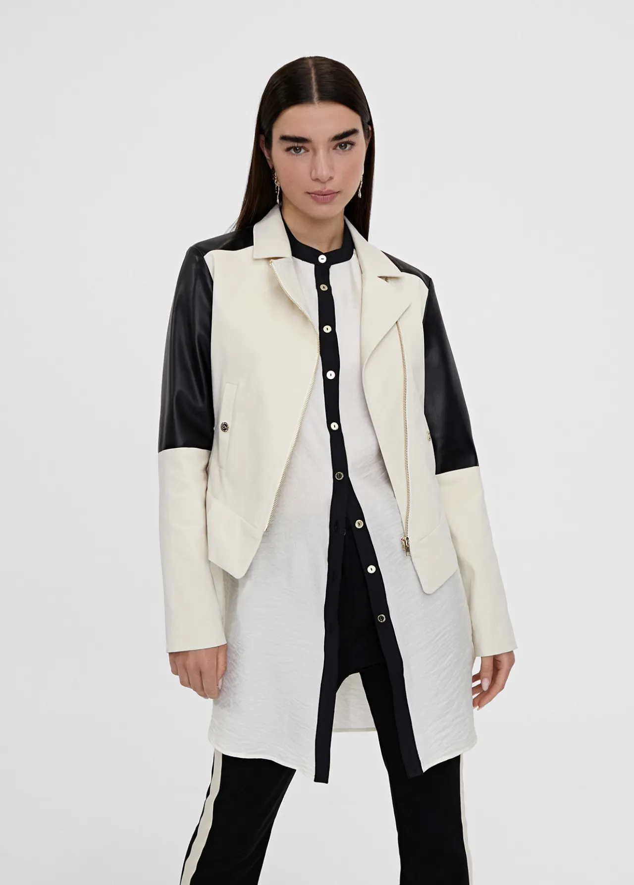 chaqueta_tipo_perfecto_7.webp Lola Casademunt Chaquetas Y Gabardinas | Americanas Y Blazers<Chaqueta tipo perfecto CRUDO