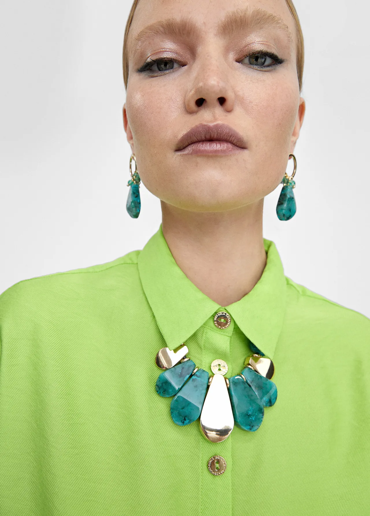 collar_con_colgante_turquesa_5.webp Lola Casademunt Bisuteria<Collar con colgante TURQUESA