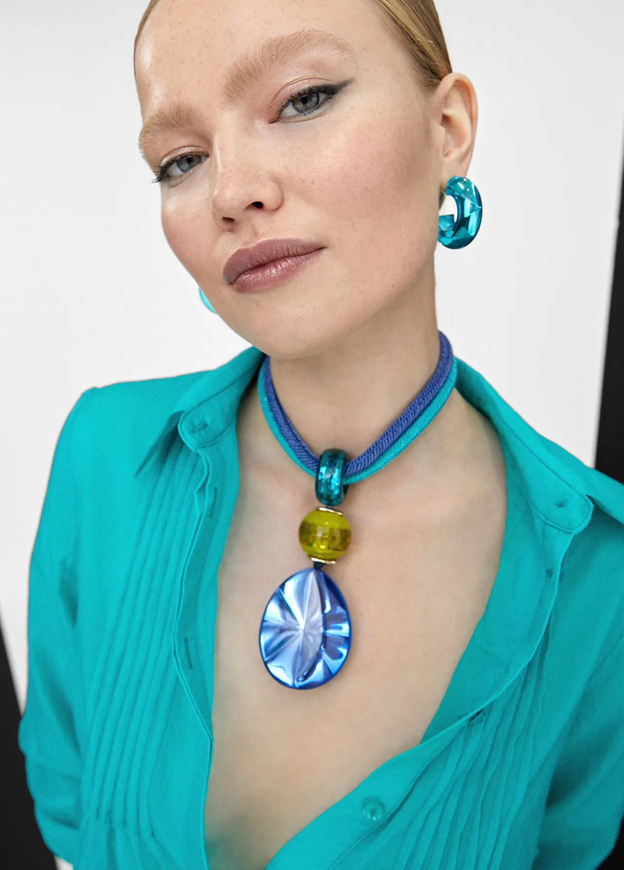 collar_con_maxi_colgante_1.webp Lola Casademunt Bisuteria<Collar con maxi colgante AZULELECTRICO