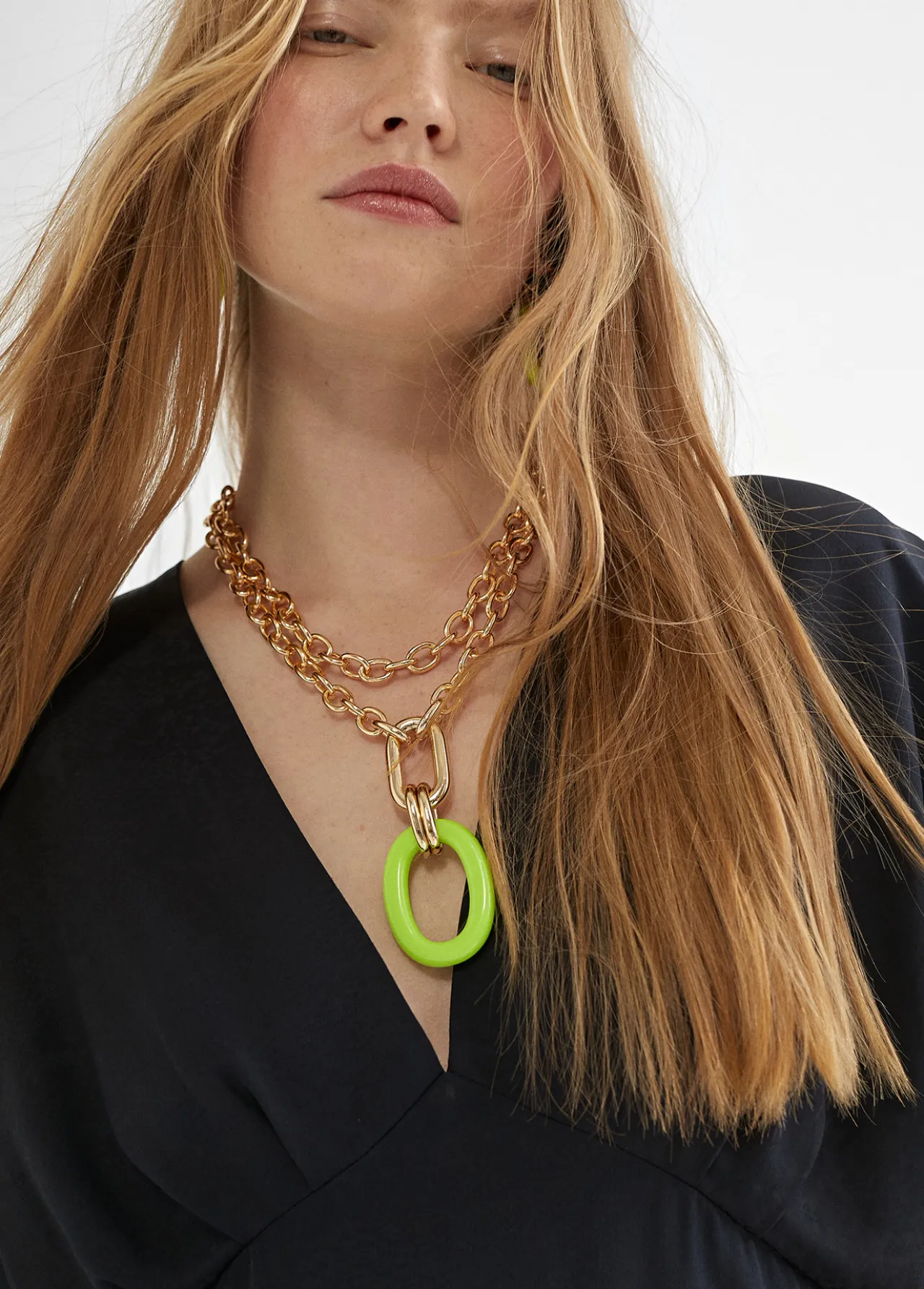 collar_doble_cadena_y_colgante_1-2.webp Lola Casademunt Bisuteria<Collar doble cadena y colgante FUCSIA