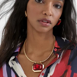 Lola Casademunt Bisuteria<Collar dorado con colgante ROJO