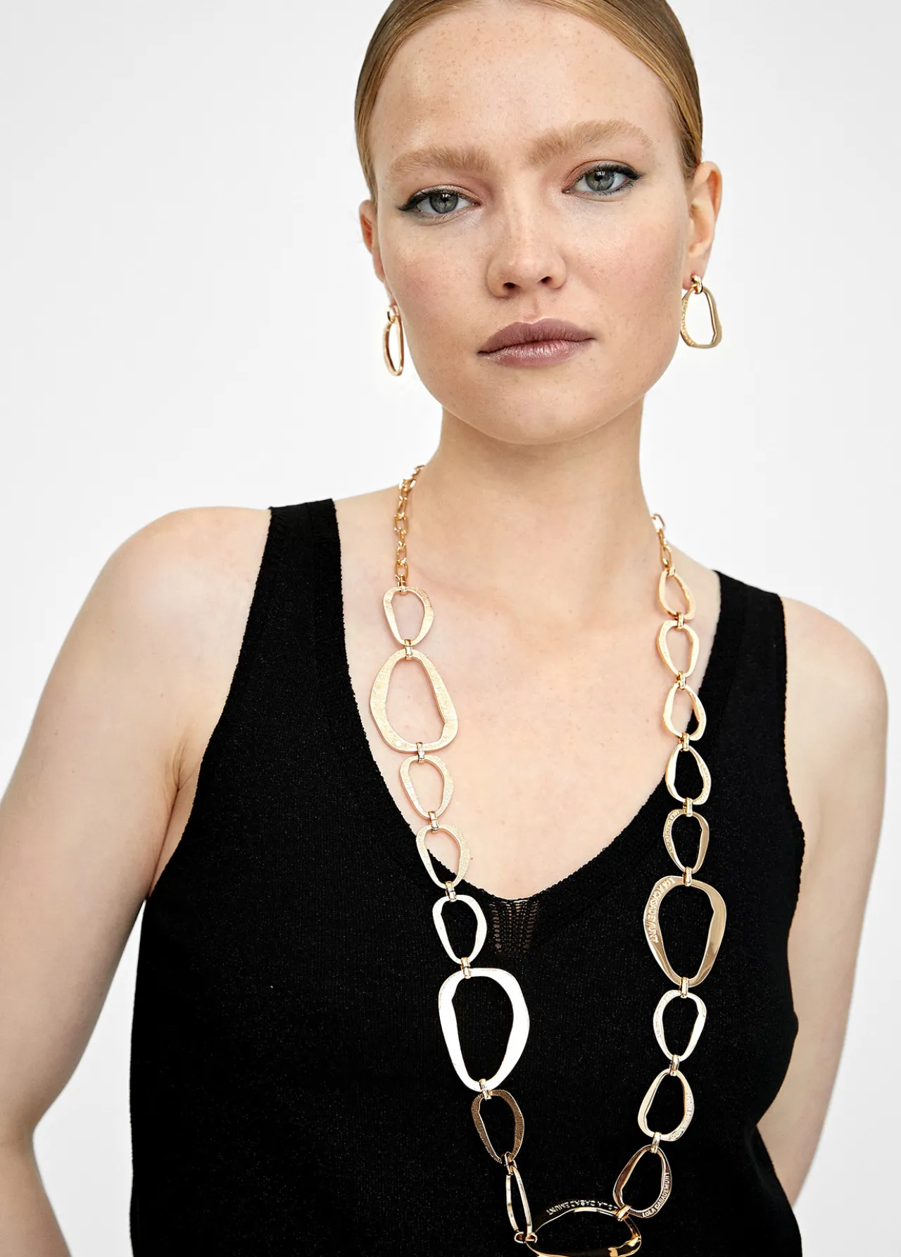 collar_dorado_largo_1.webp Lola Casademunt Bisuteria<Collar largo DORADO