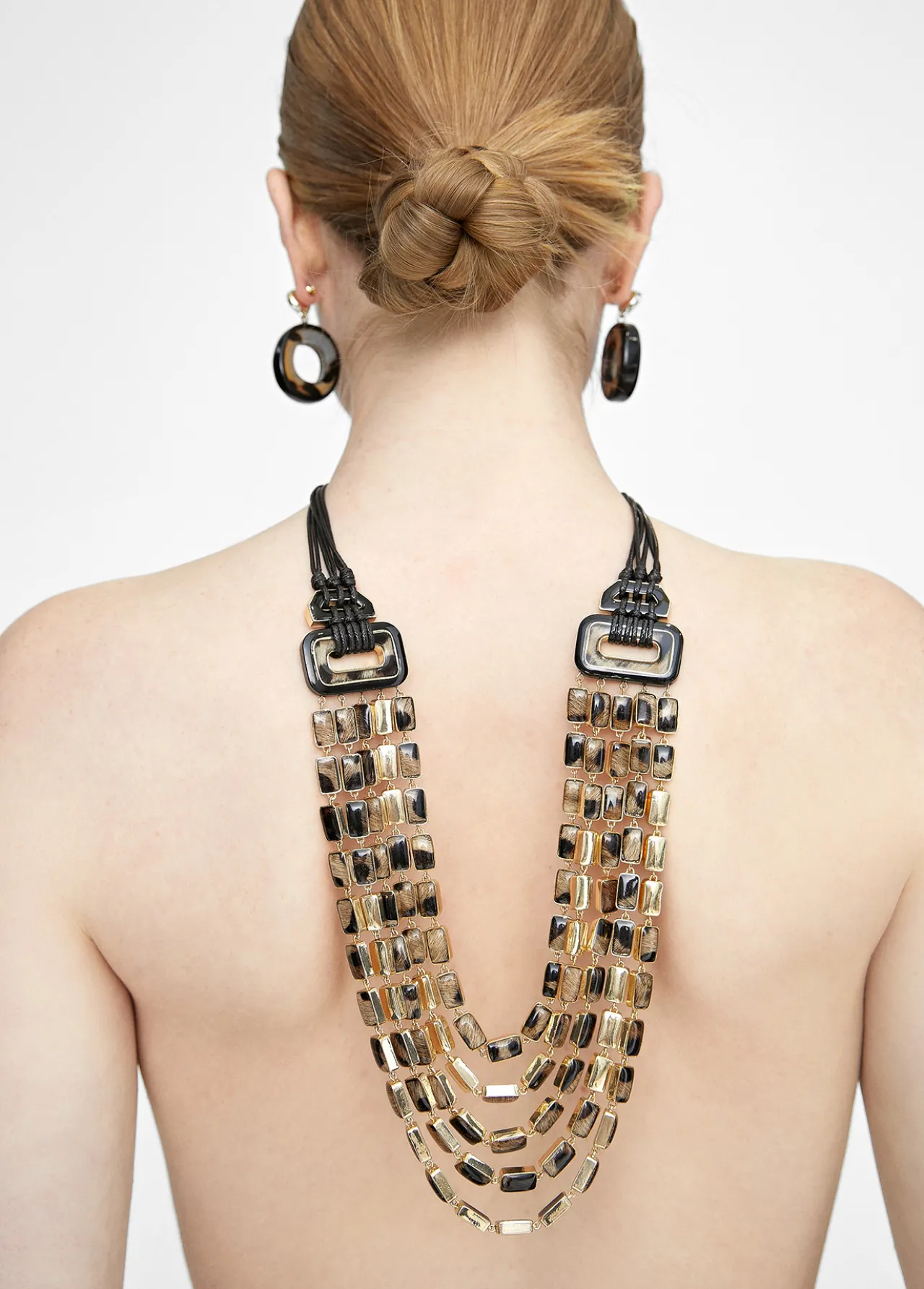 collar_multi_cadena_animal_print_1.webp Lola Casademunt Bisuteria<Collar multi cadena animal print DORADO