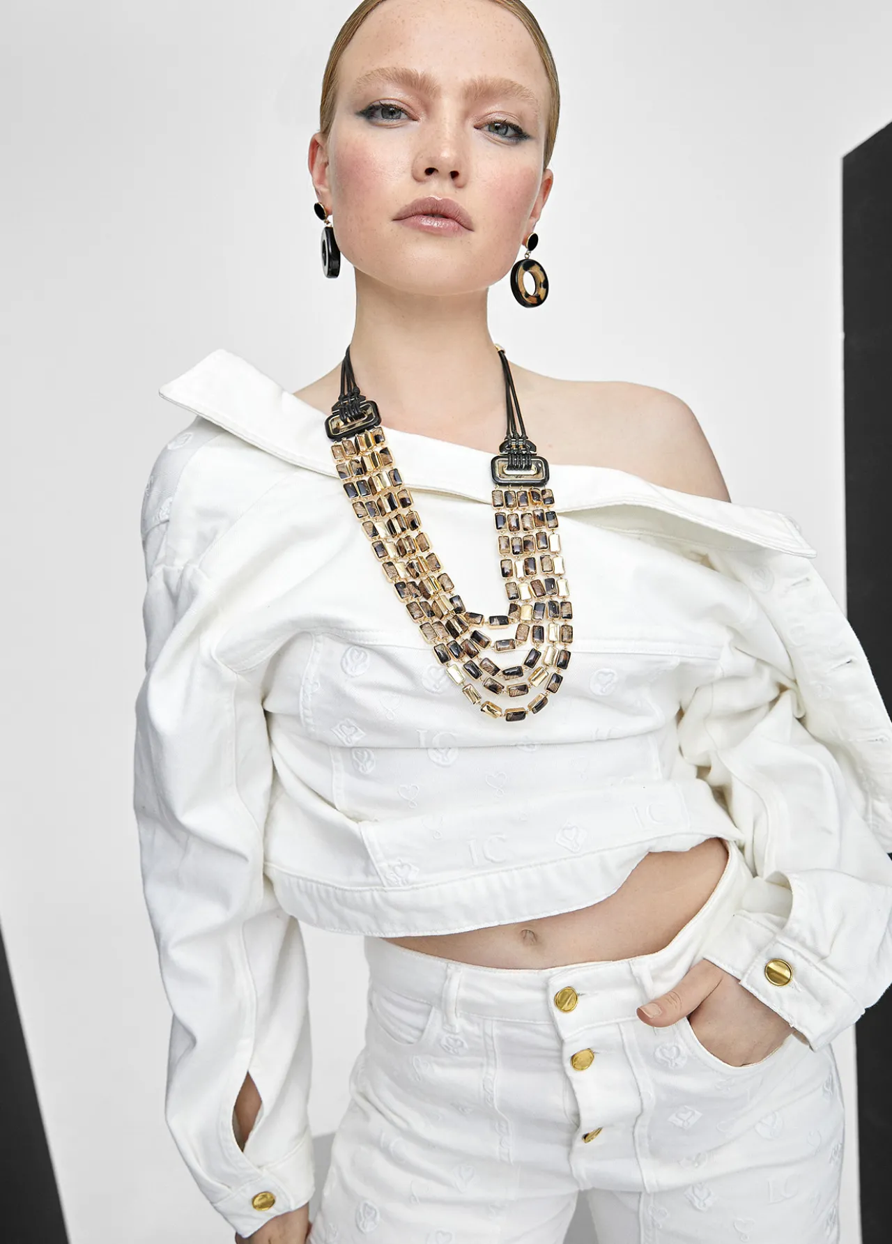 collar_multi_cadena_animal_print_5.webp Lola Casademunt Bisuteria<Collar multi cadena animal print DORADO